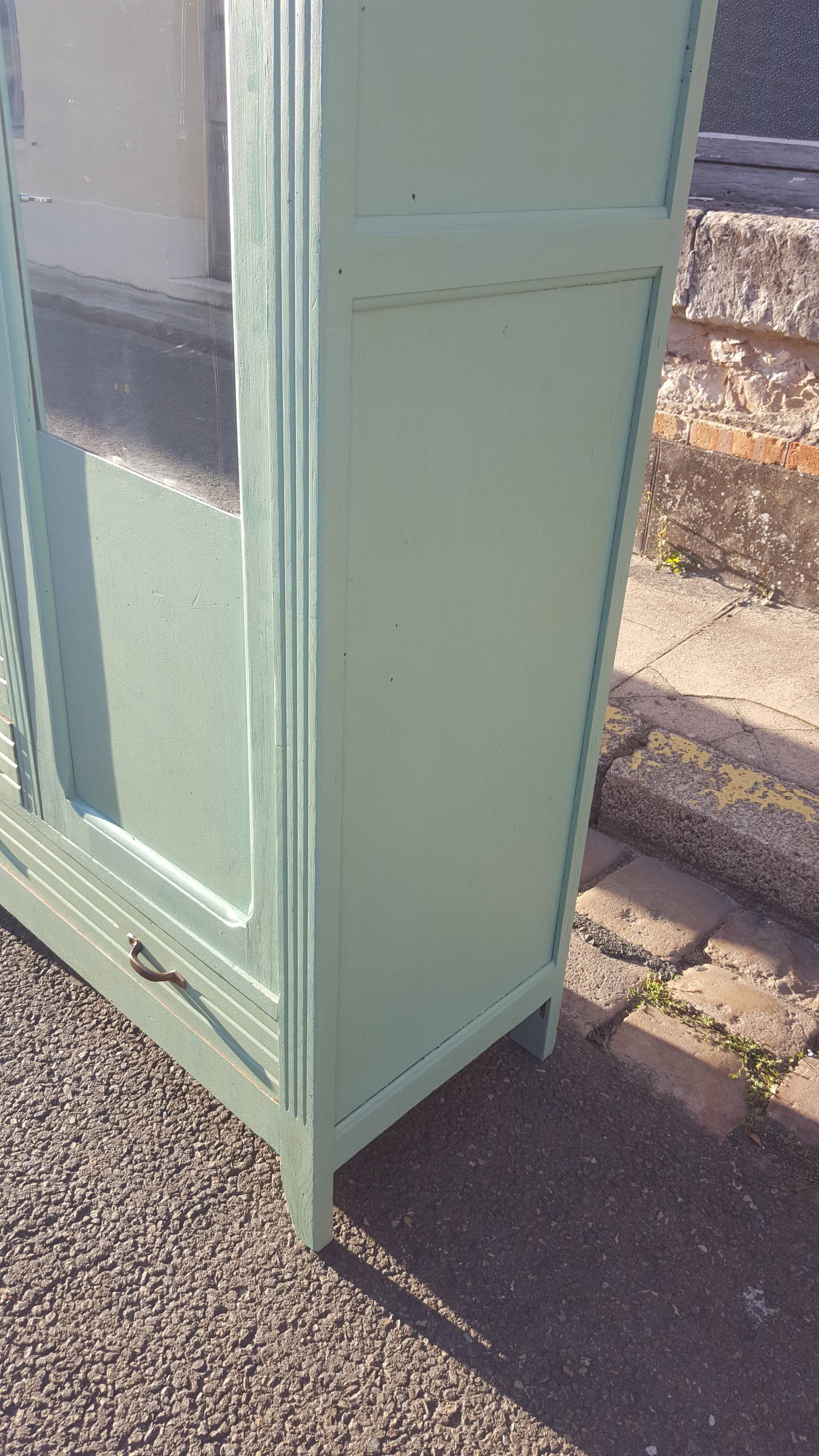 Vintage parisian wooden slip-up