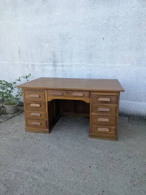 Bureau adulte administratif