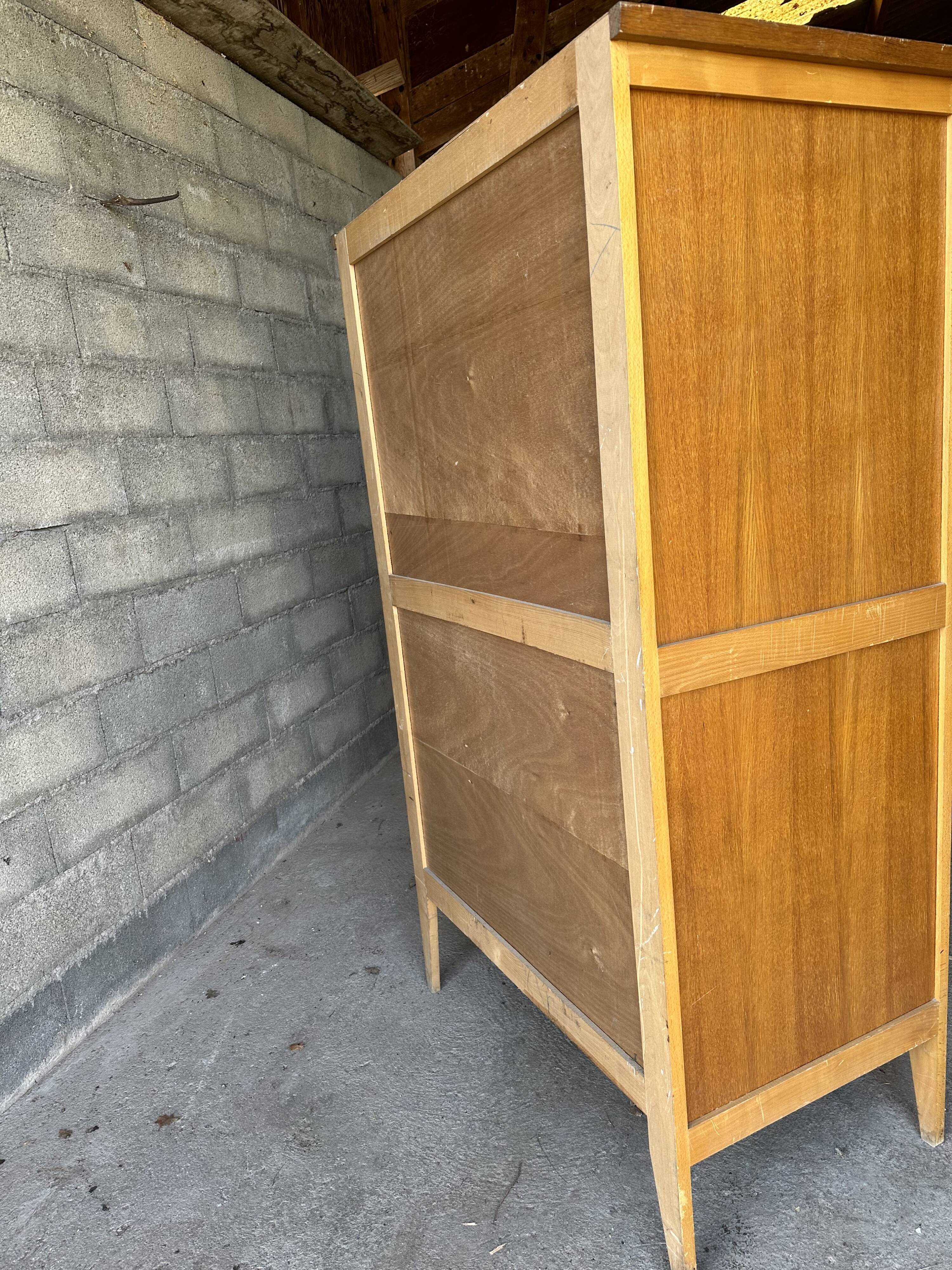 Wardrobe foot compass