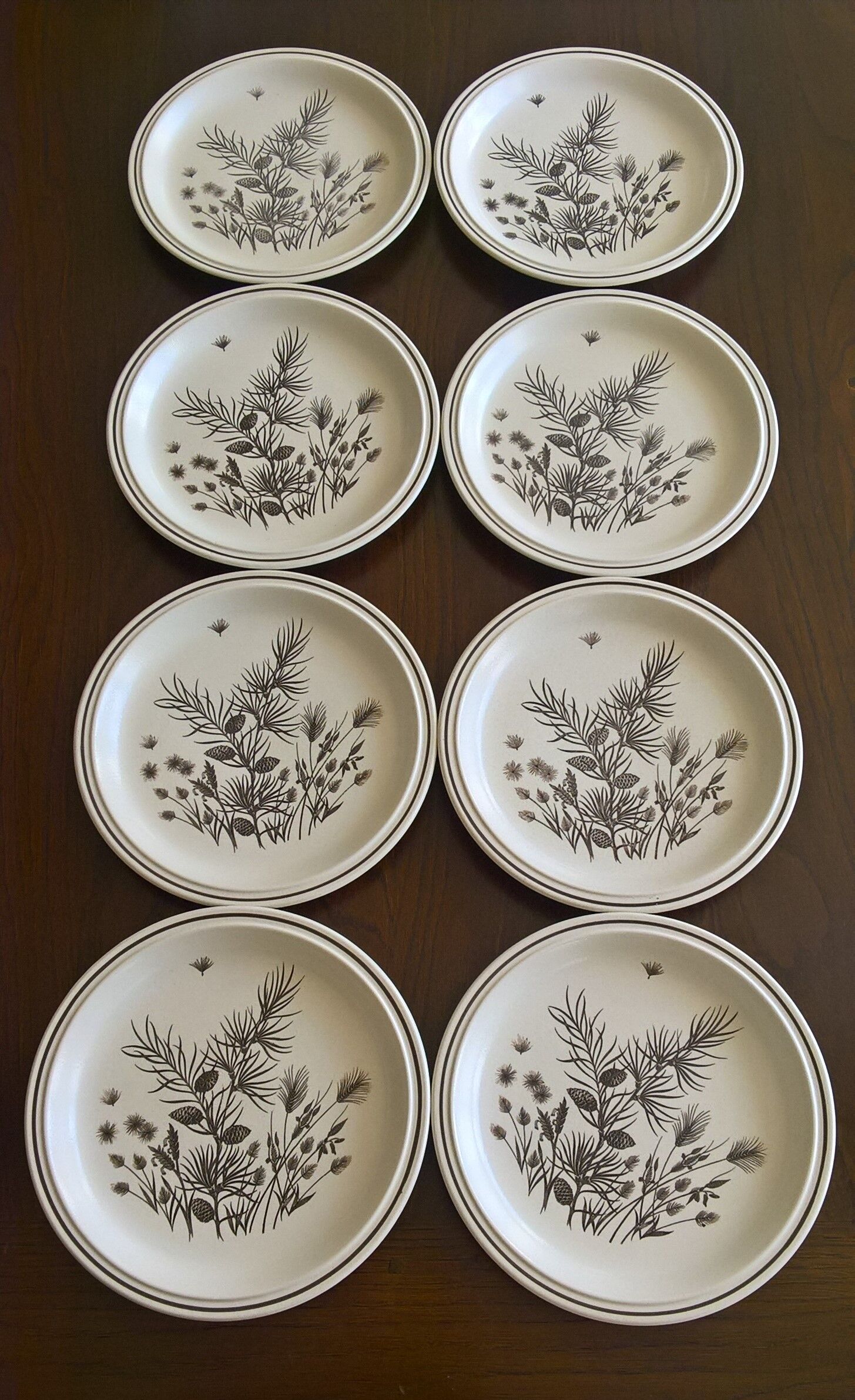 8 flat plates WH Grindley "Pinewood"