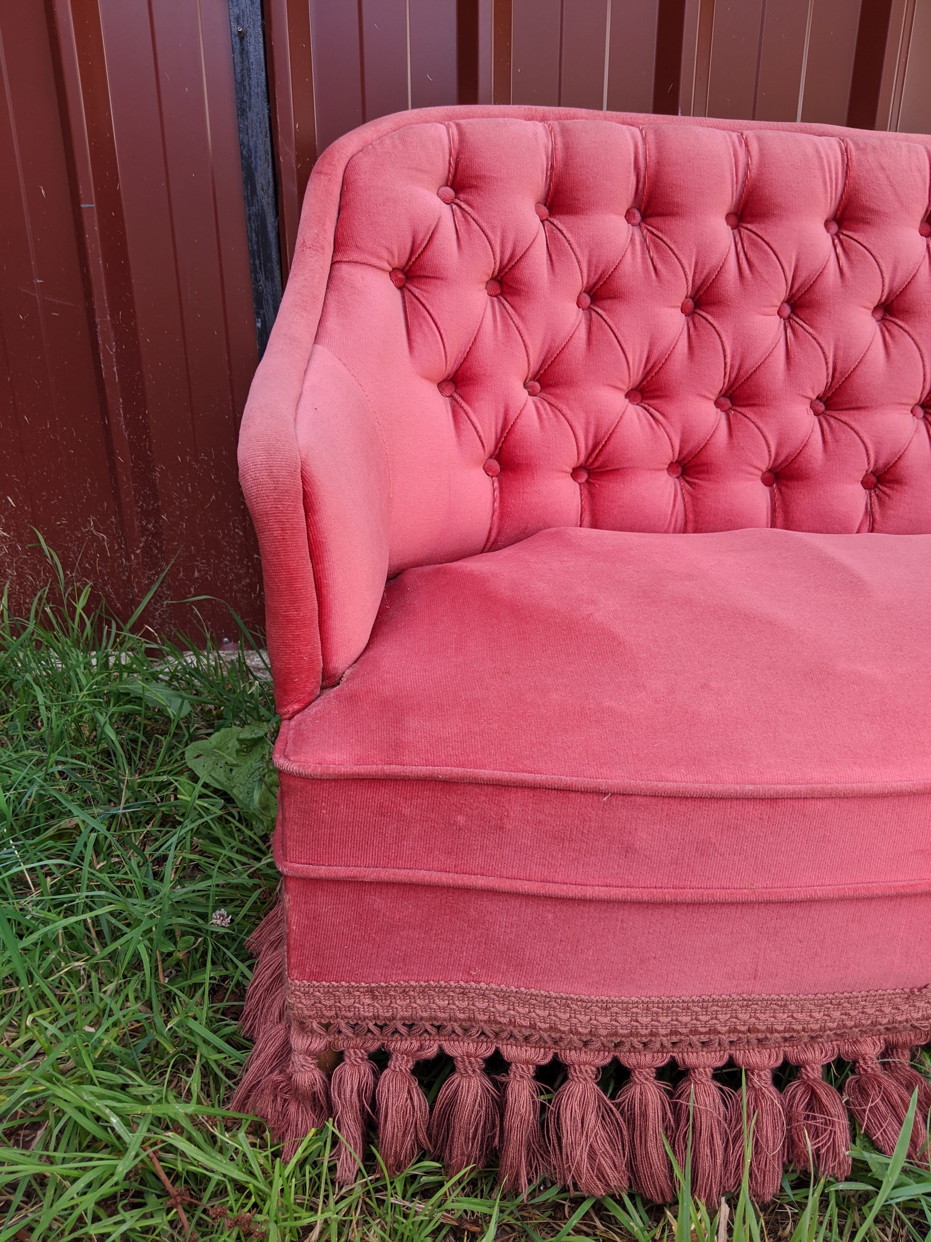 Two-seat pink toad sofa