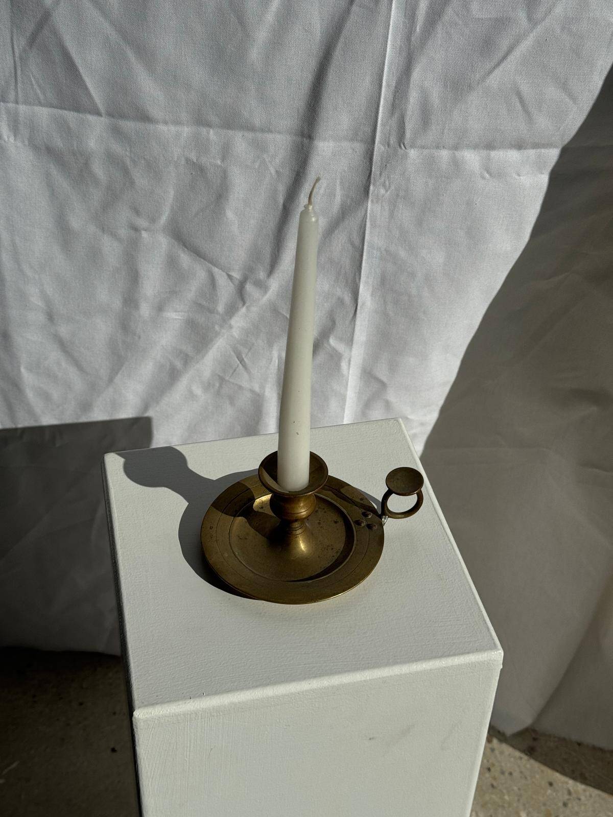 Antique gold hand candlestick with a handle fixed by 3 rivets H8 D13