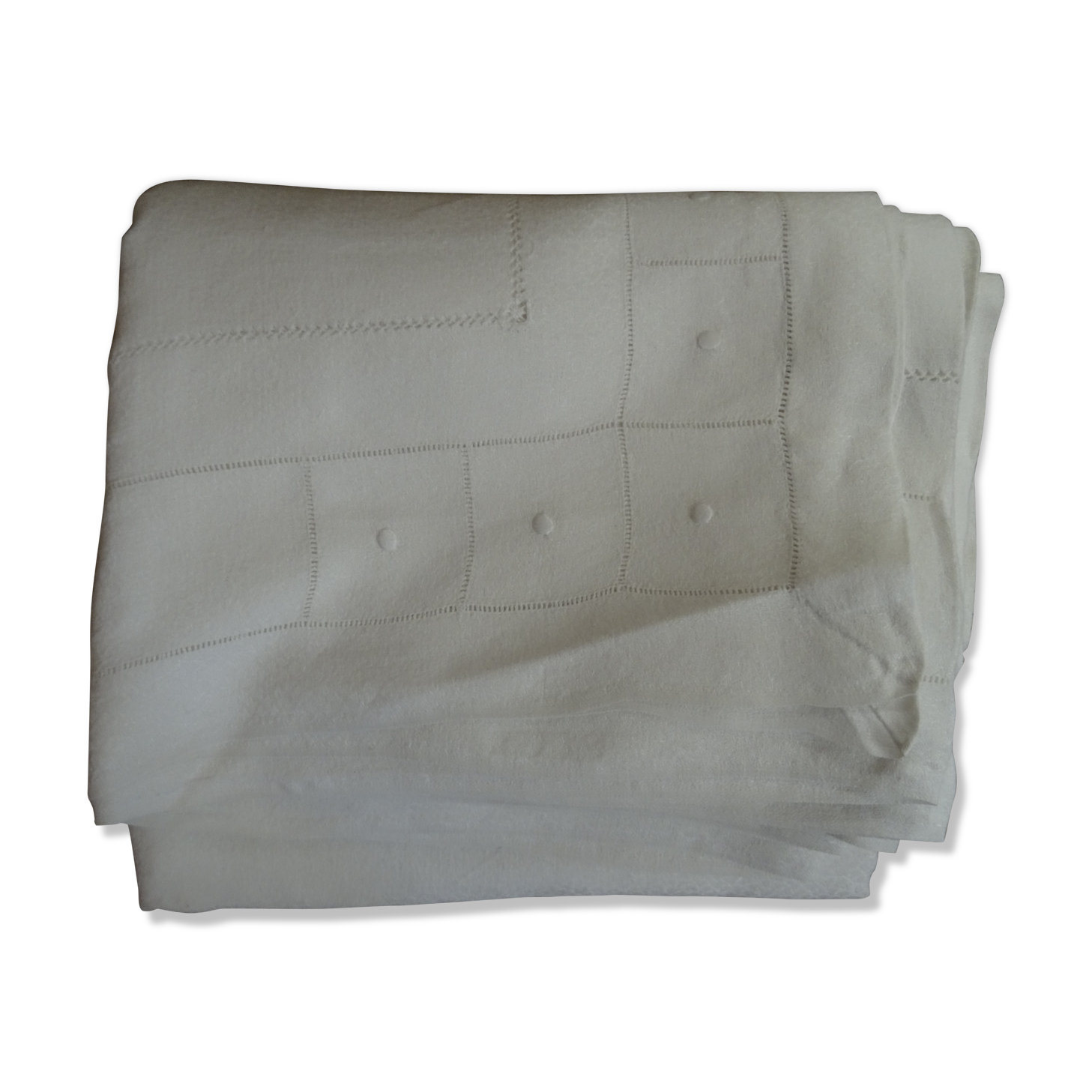 Feathered embroidered linen nape