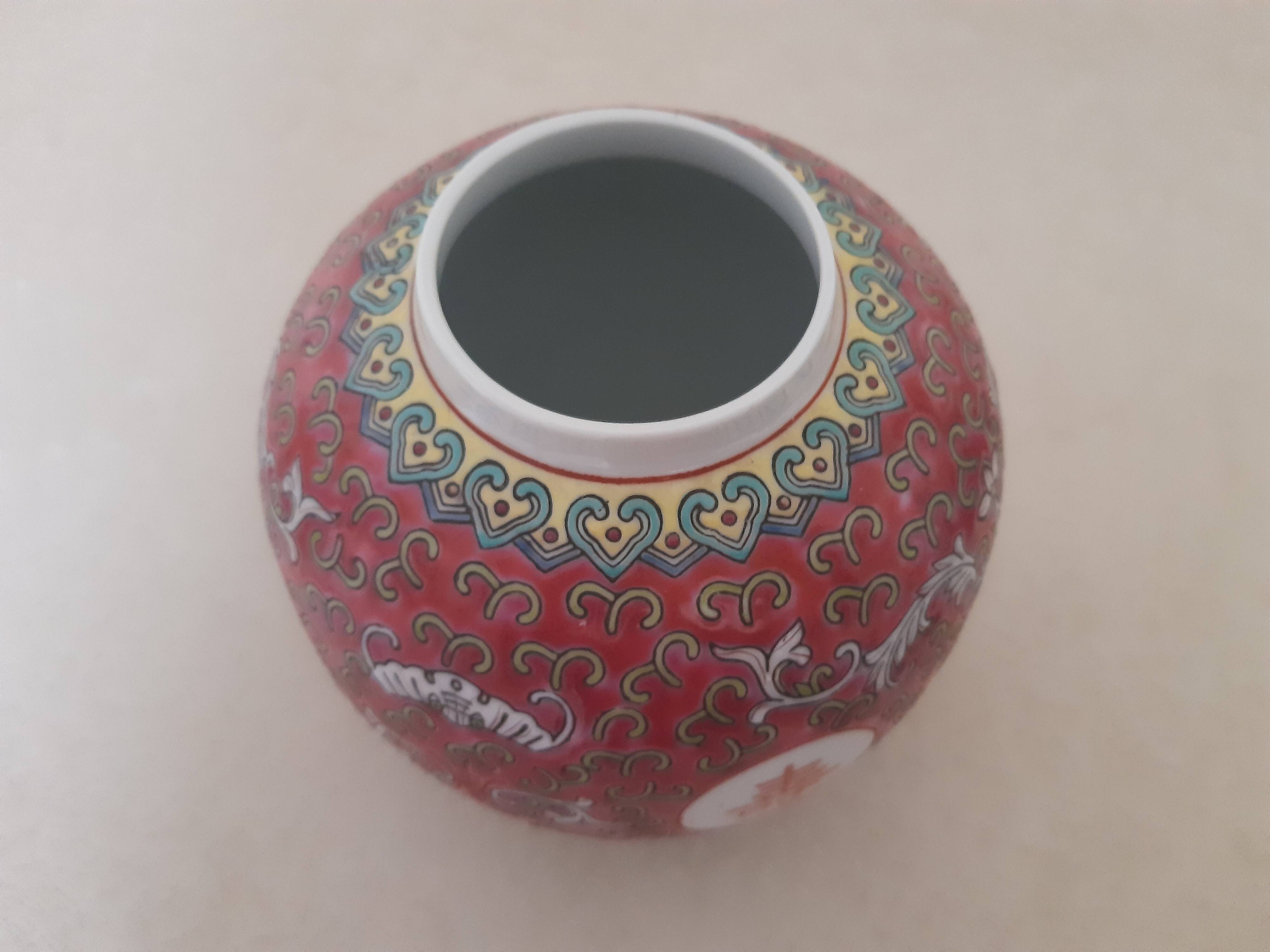 Vase chinois décor multicolore en porcelaine de chine