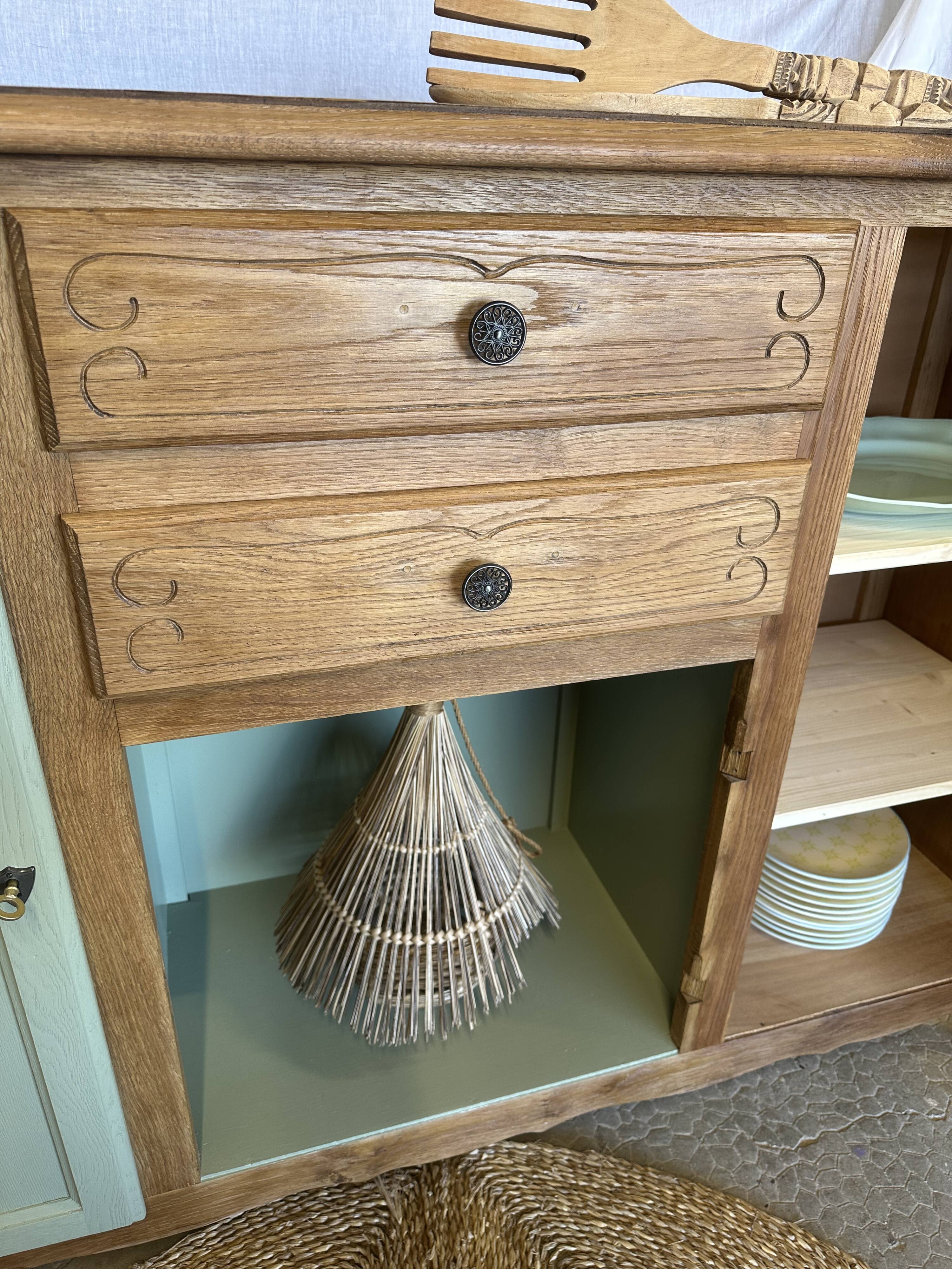 Buffet vintage en bois et vert sauge