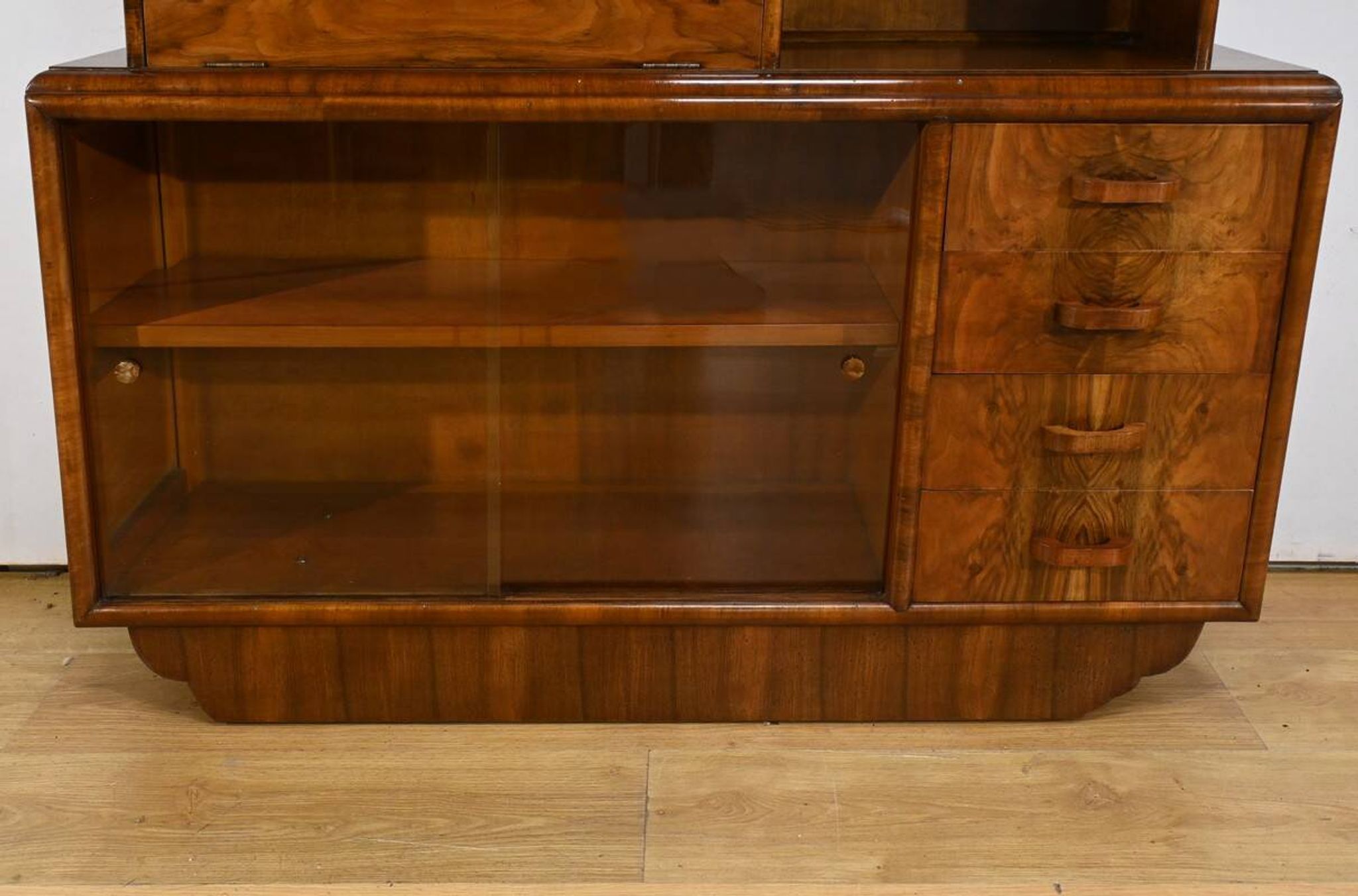 Meuble Vitré Rurka en Ronce de Noyer, Art Déco – 1940