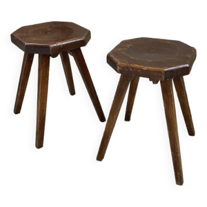 Tabourets en pin assise