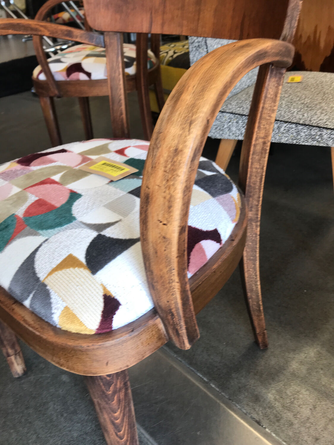 Thonet chair with armrests in perfect condition.
