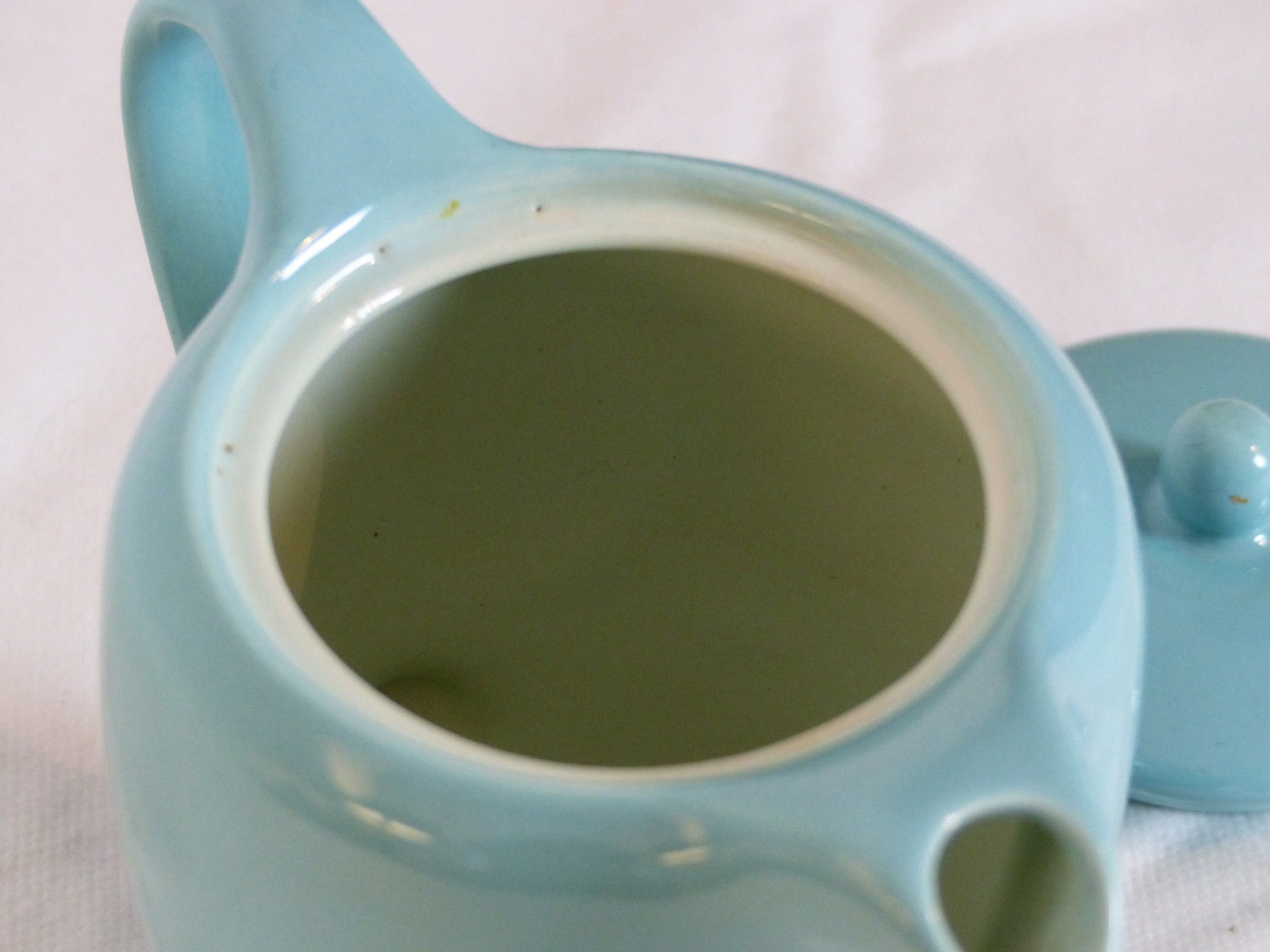 Teapot and its milk pot