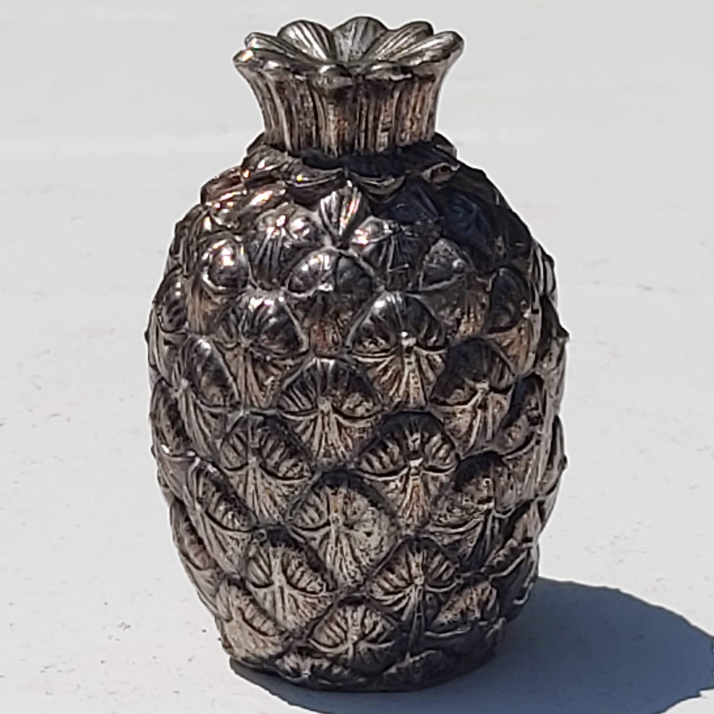 Salt and pepper pineapple silver metal