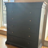 Black wooden chest of drawers
