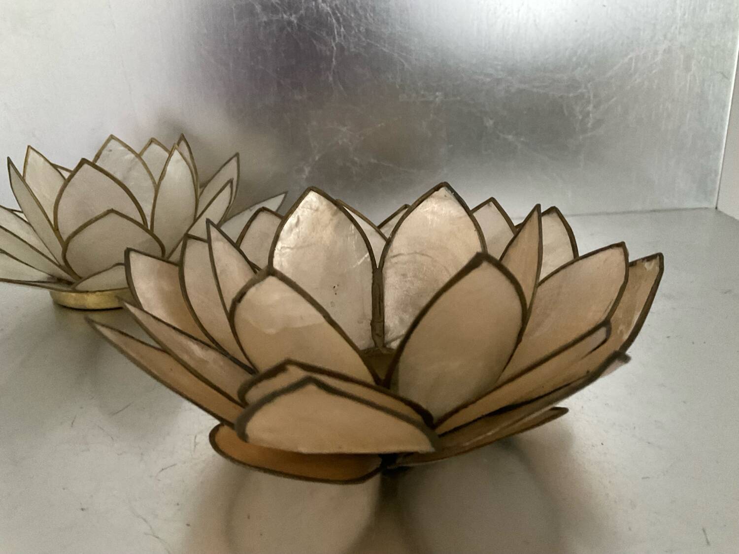 Pair of lotus candle holders in mother-of-pearl