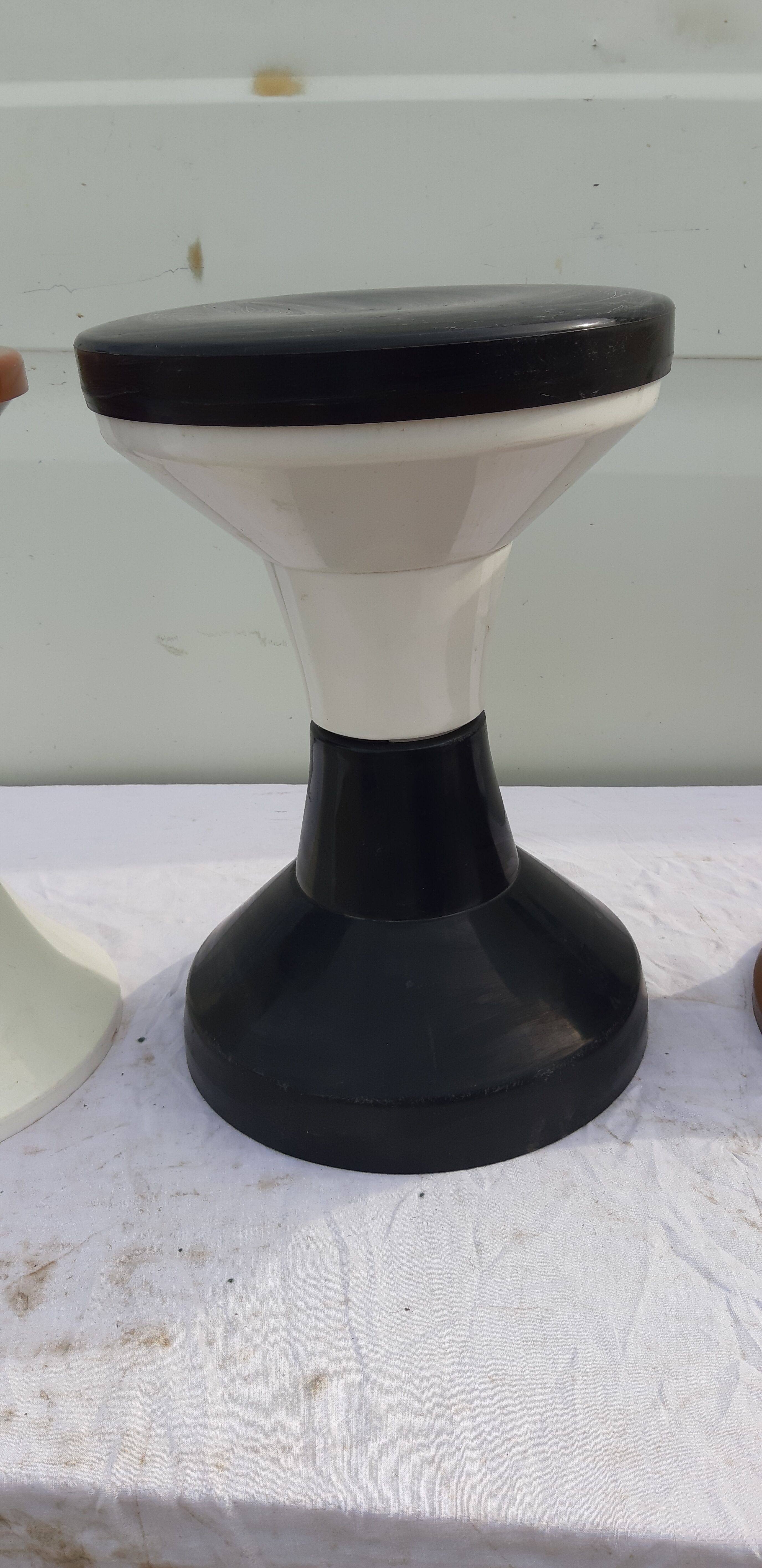 3 vintage tam tam " Stamp " stools