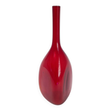 Triangular red glass vase by Gunnar Ander for Elme Glasbrück.
