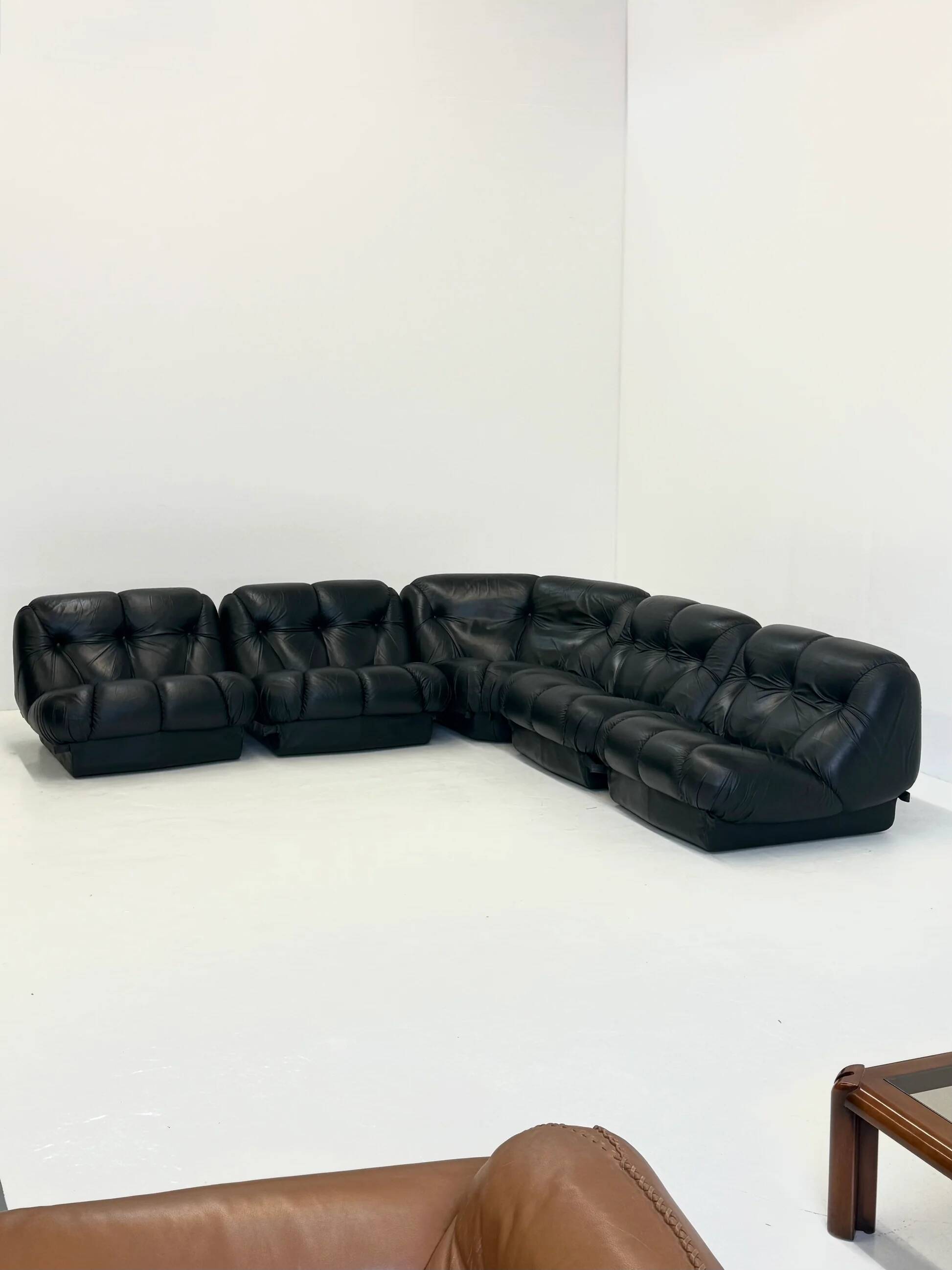 Black leather Nuvolone modular lounge sofa Rino Maturi for Mimo Padova