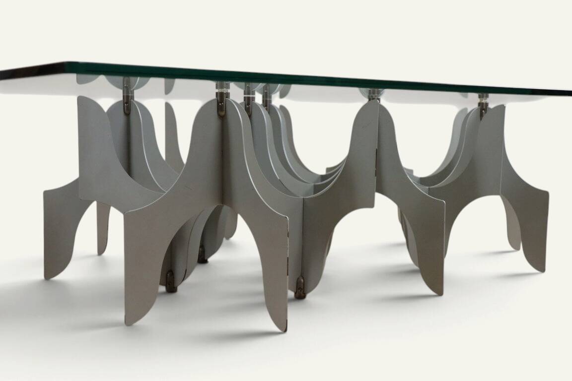 Minimalist sculptural coffee table in metal and glass – 1970