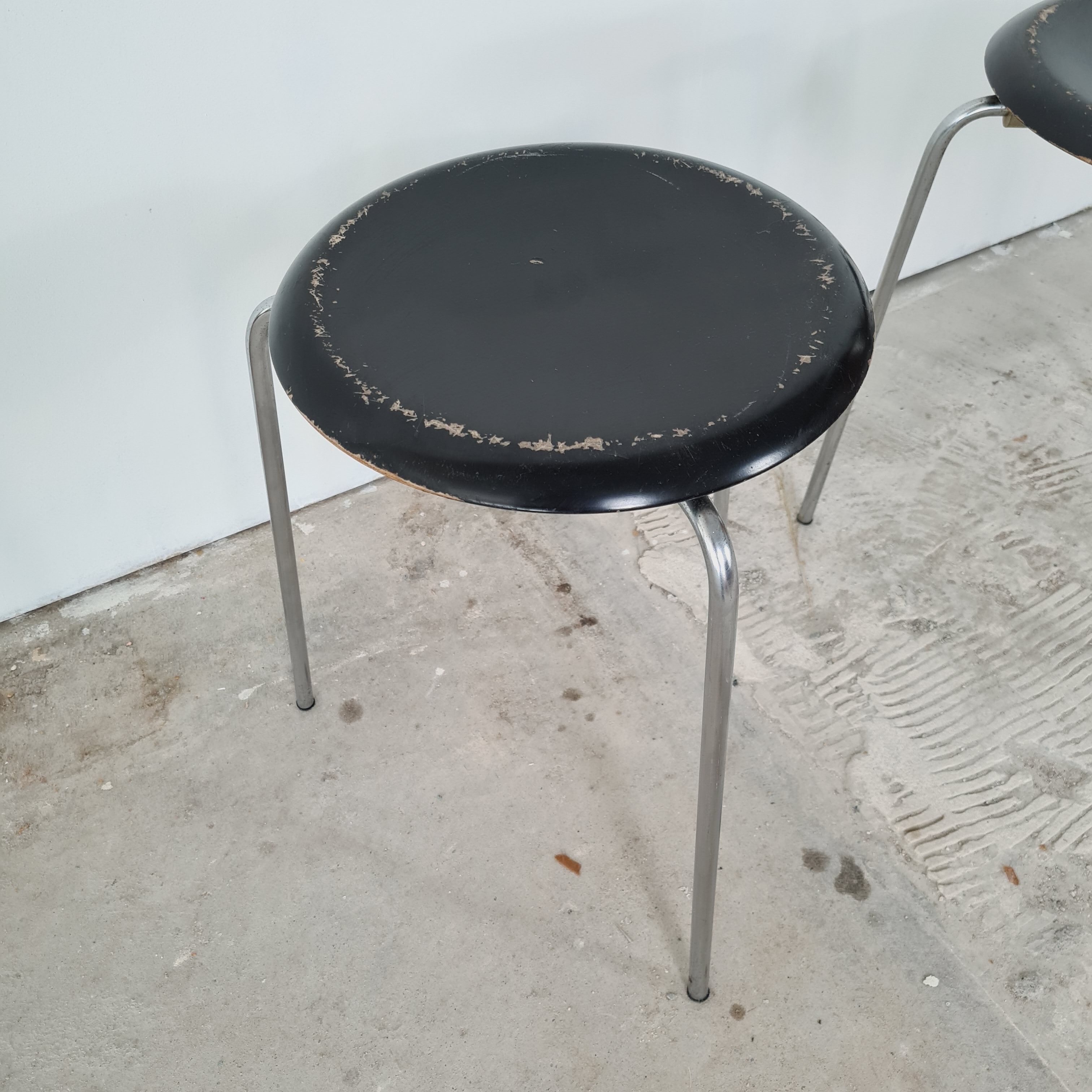 Set of two black "Dot" stools by Arne Jacobsen for Fritz Hansen