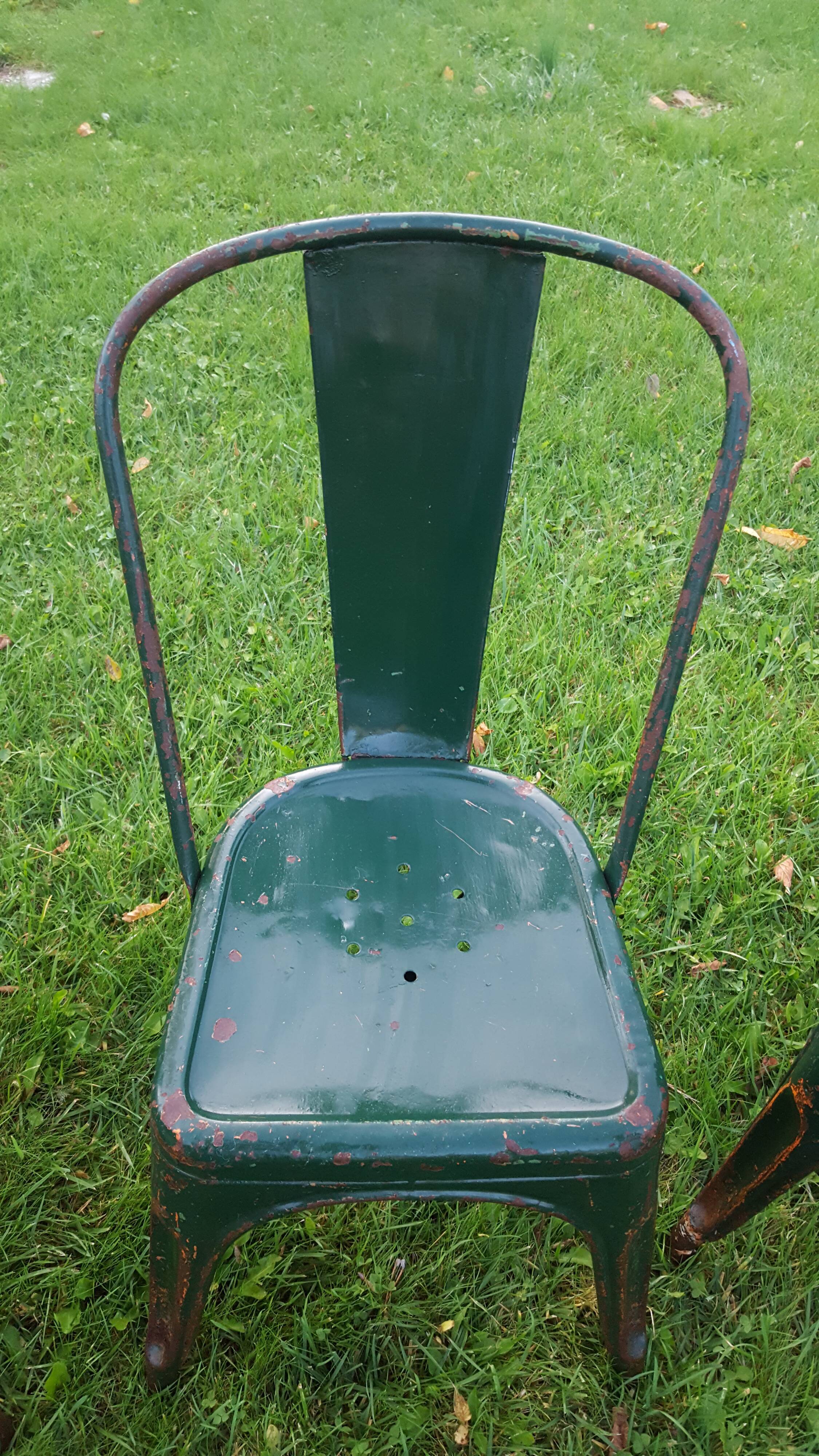 4 Green chaises Tolix industrial, first model (background)