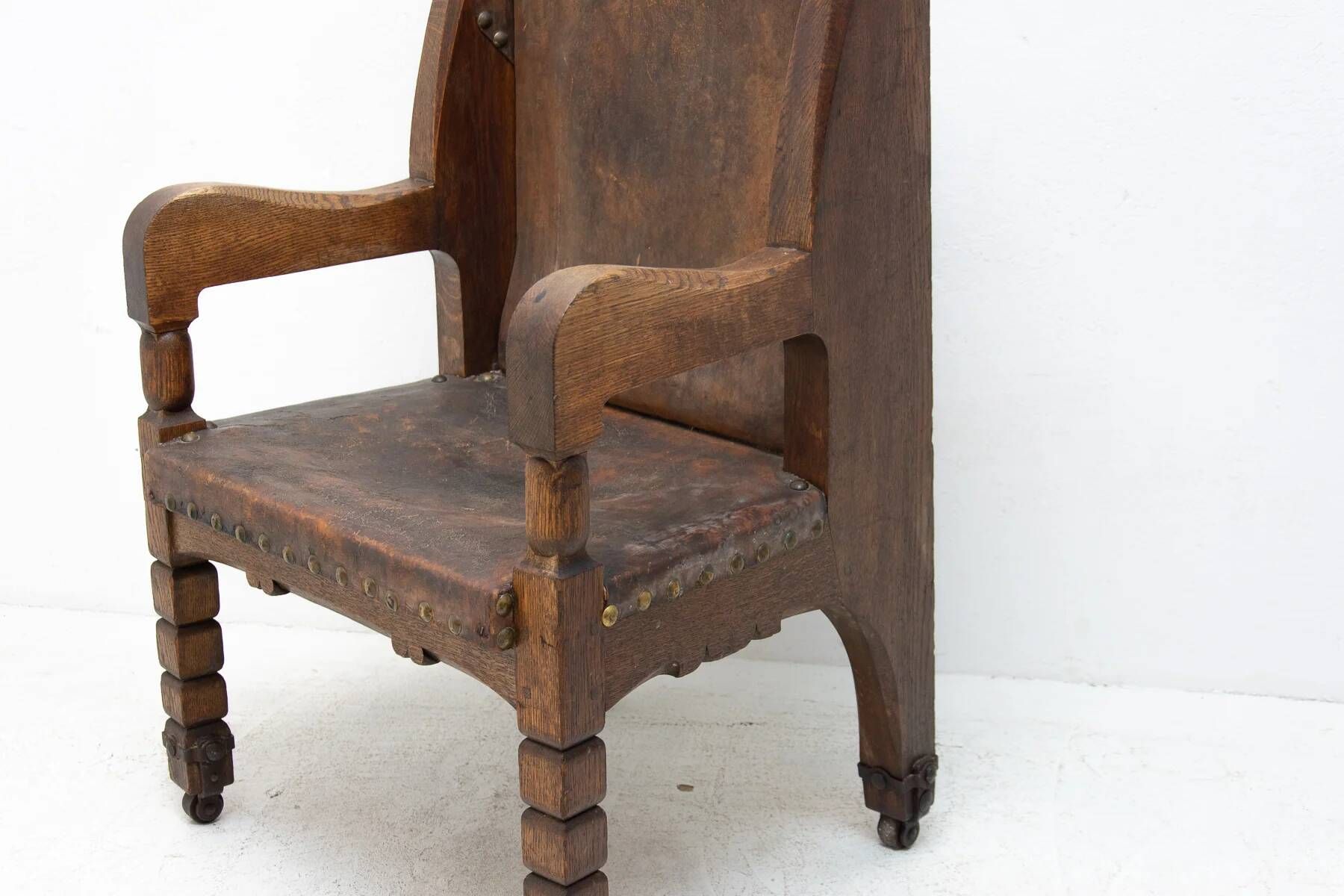 Late 19th century massive throne chair