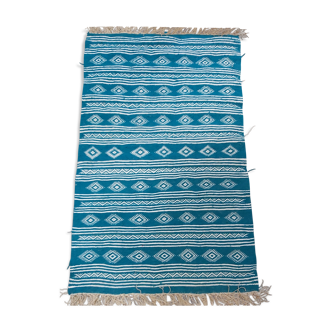 Tapis kilim bleu et blanc berbère traditionnel 115cm×70
