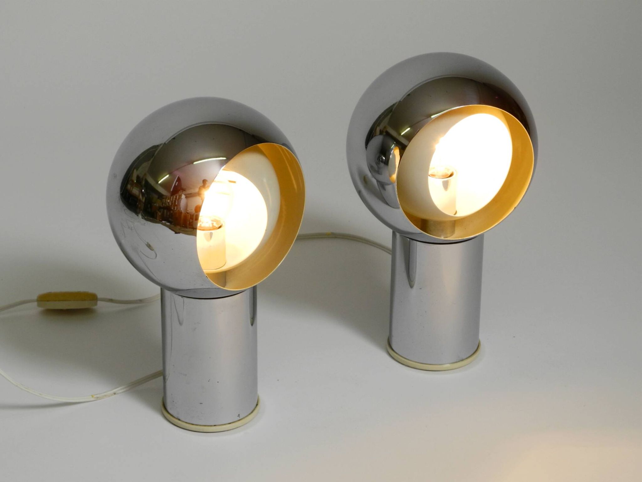 Pair of large Mid Century Space Age chrome table lamps - Made in Italy