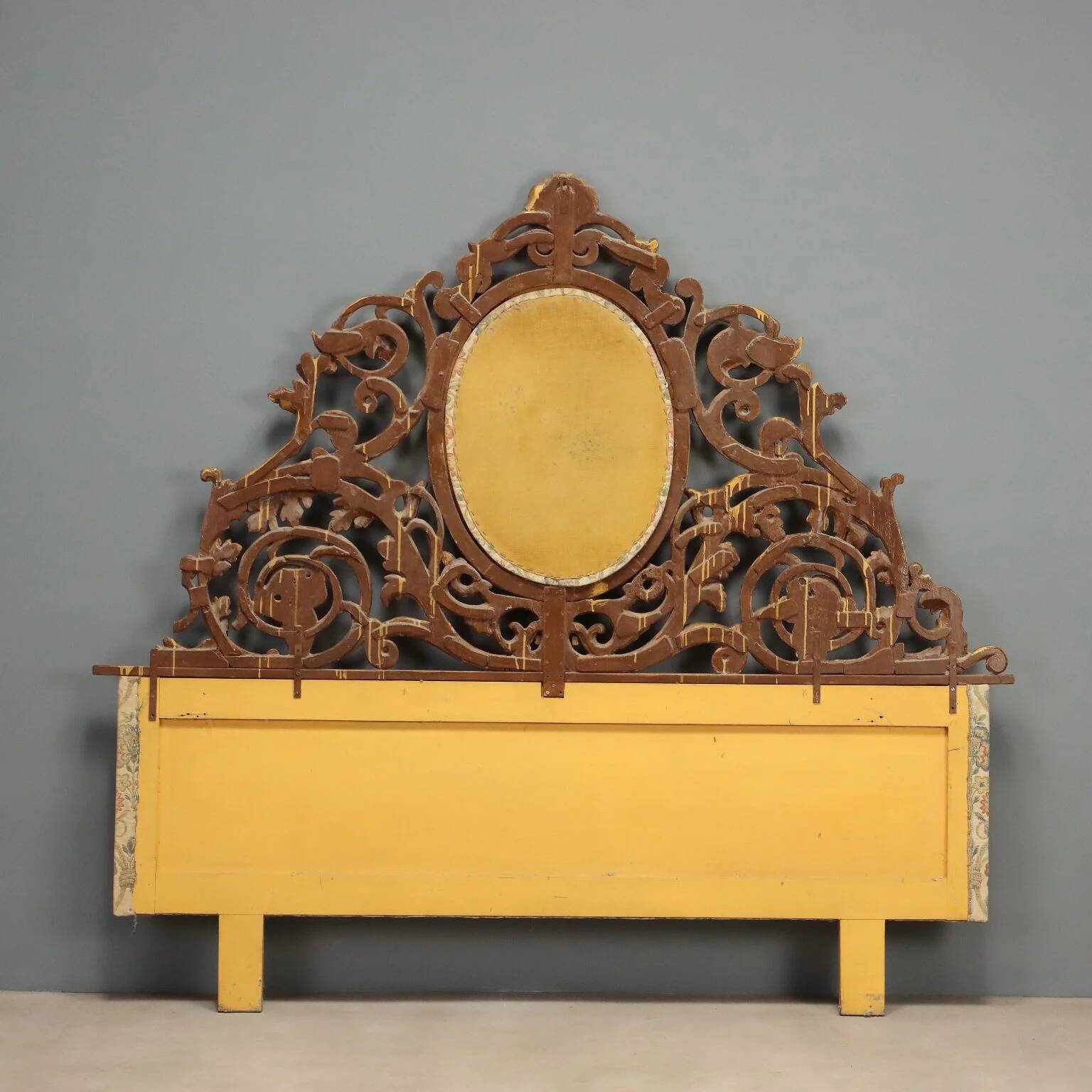 Tête de lit double sculptée et dorée