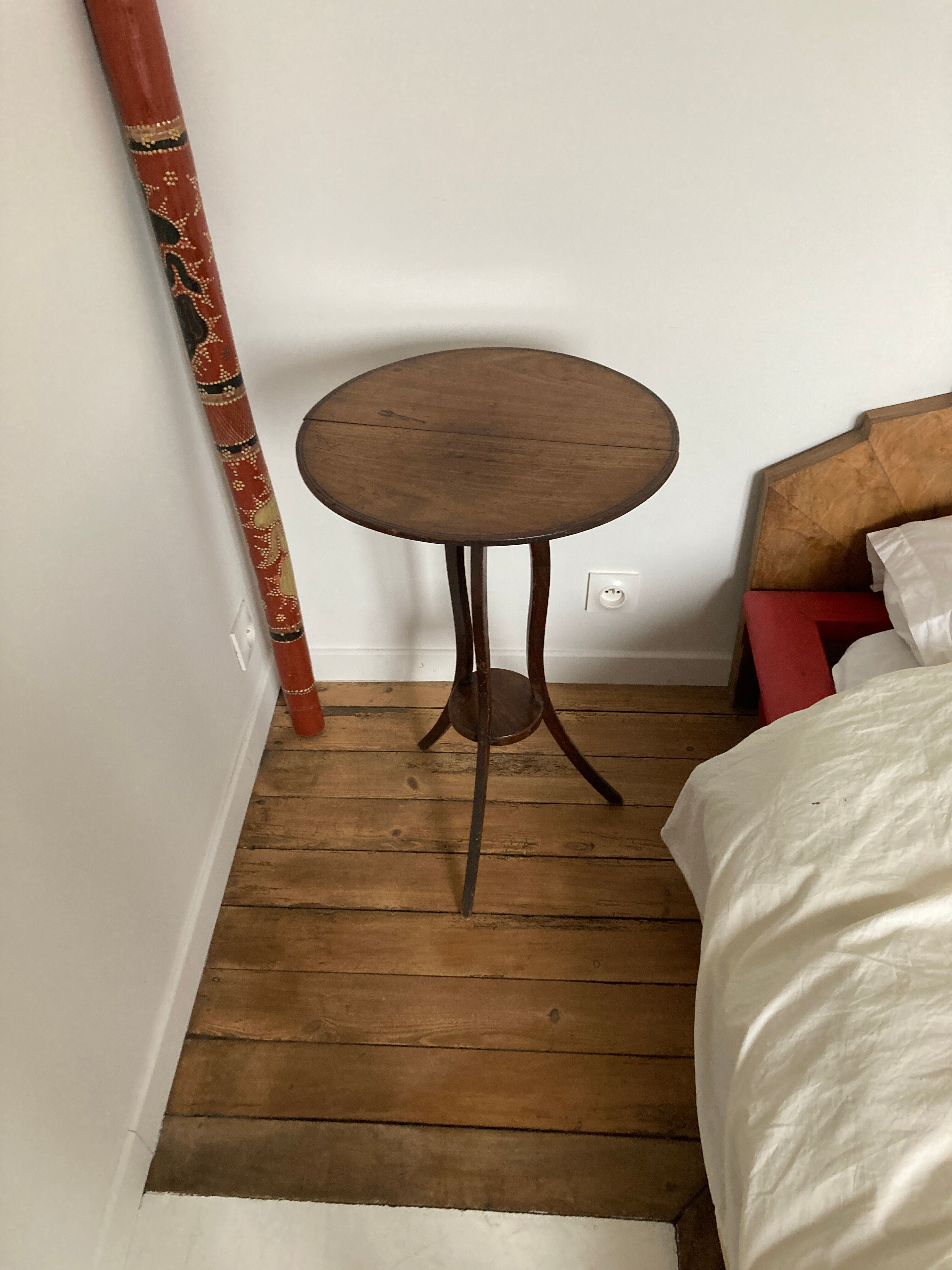 Tripode wood table