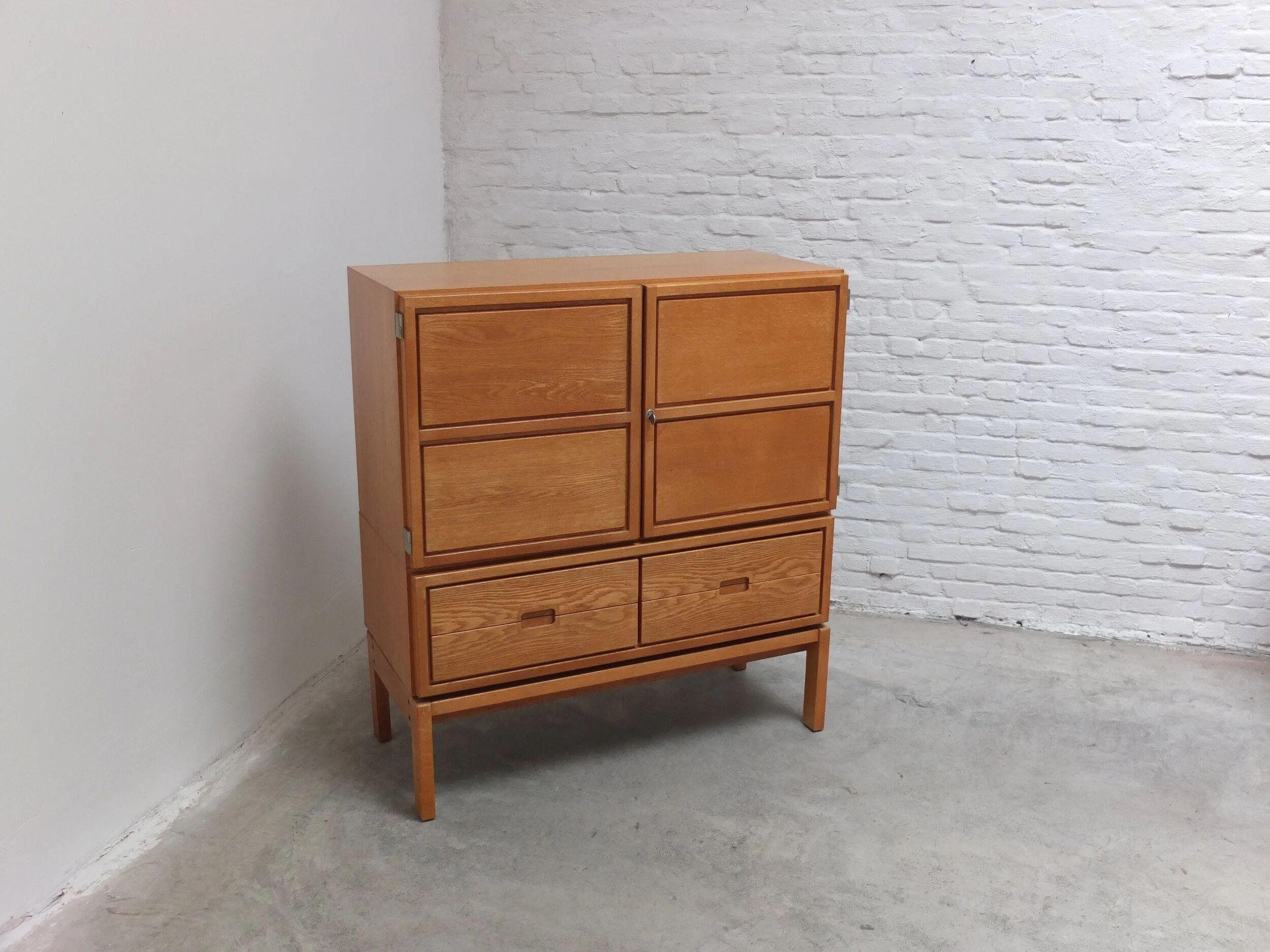 Decorative 'N-Line' bar cabinet in oak by P&J Neirinck, 1968