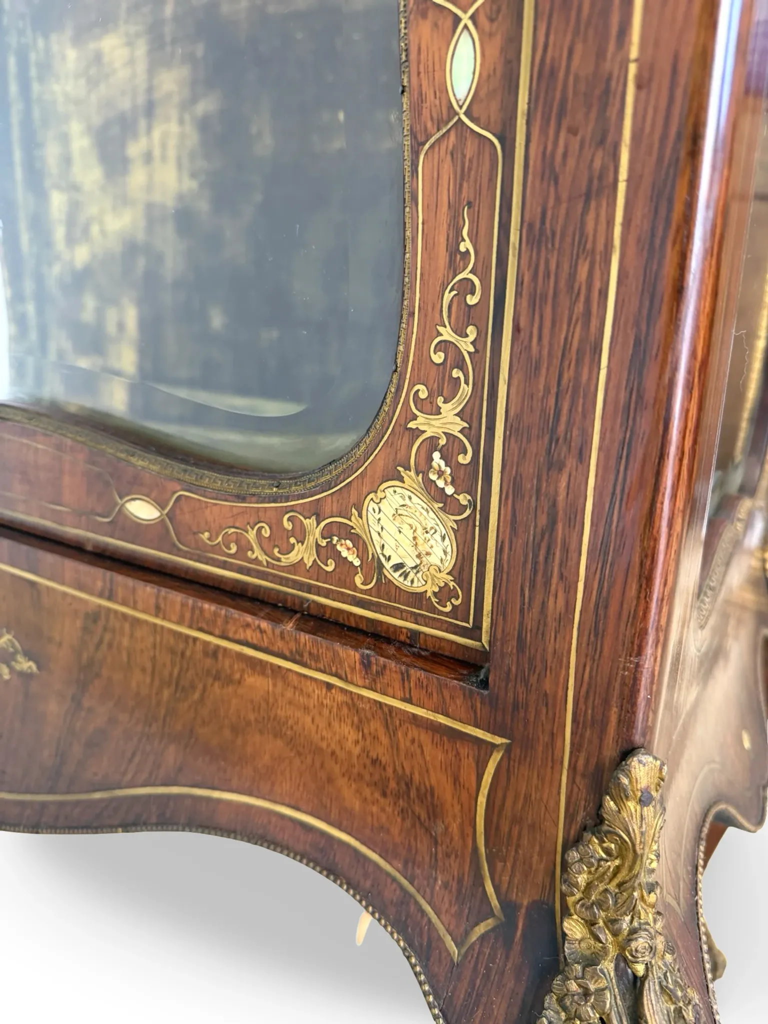 Elegant antique display cabinet, dating to 19th century