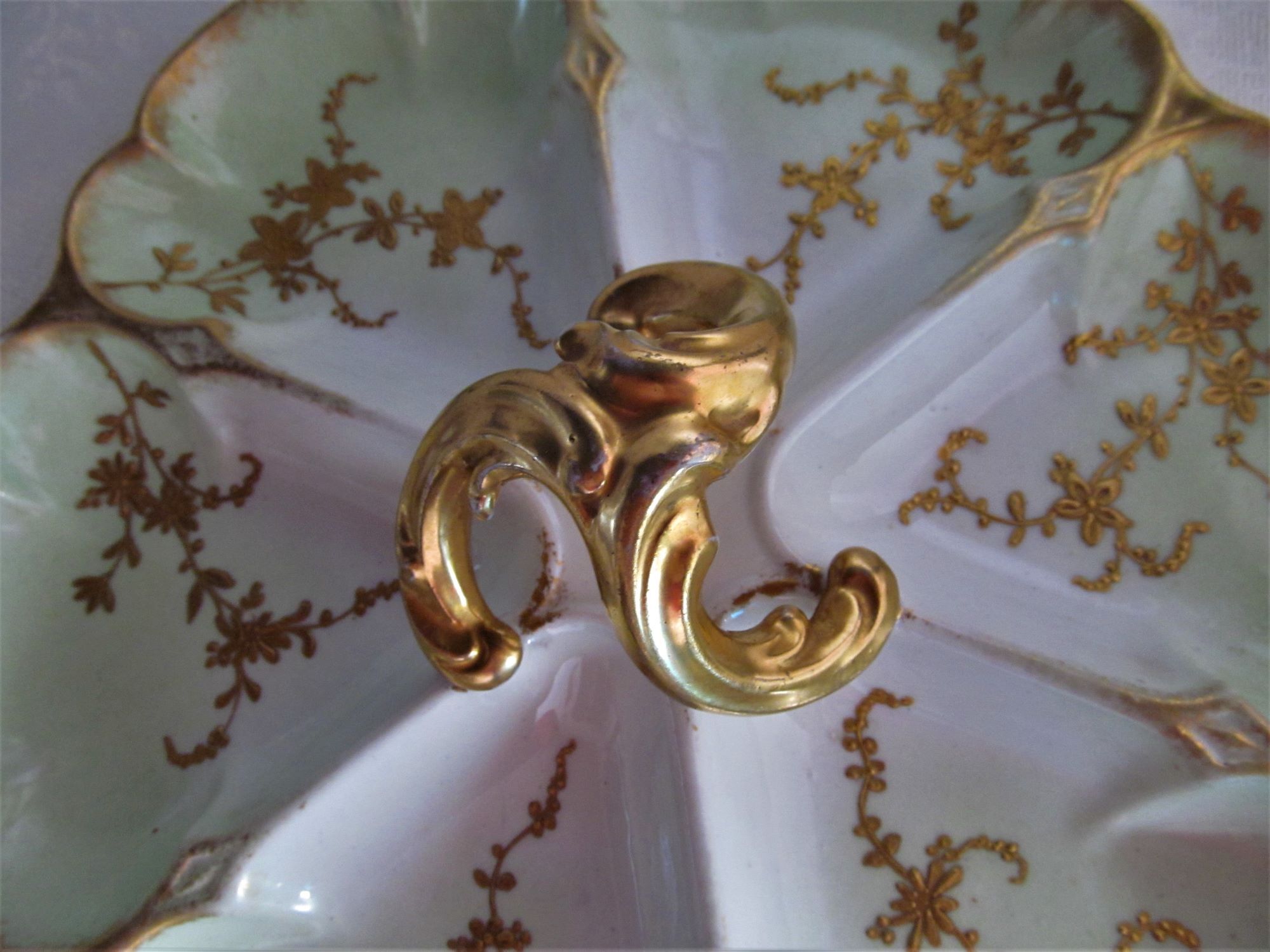 Large divided dish with six sections manufactured by Bernaurd&Co, 1914-1930, Lim