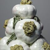 Vintage trompe-l’œil garlic pyramid in glazed ceramic from Manises, Spain.