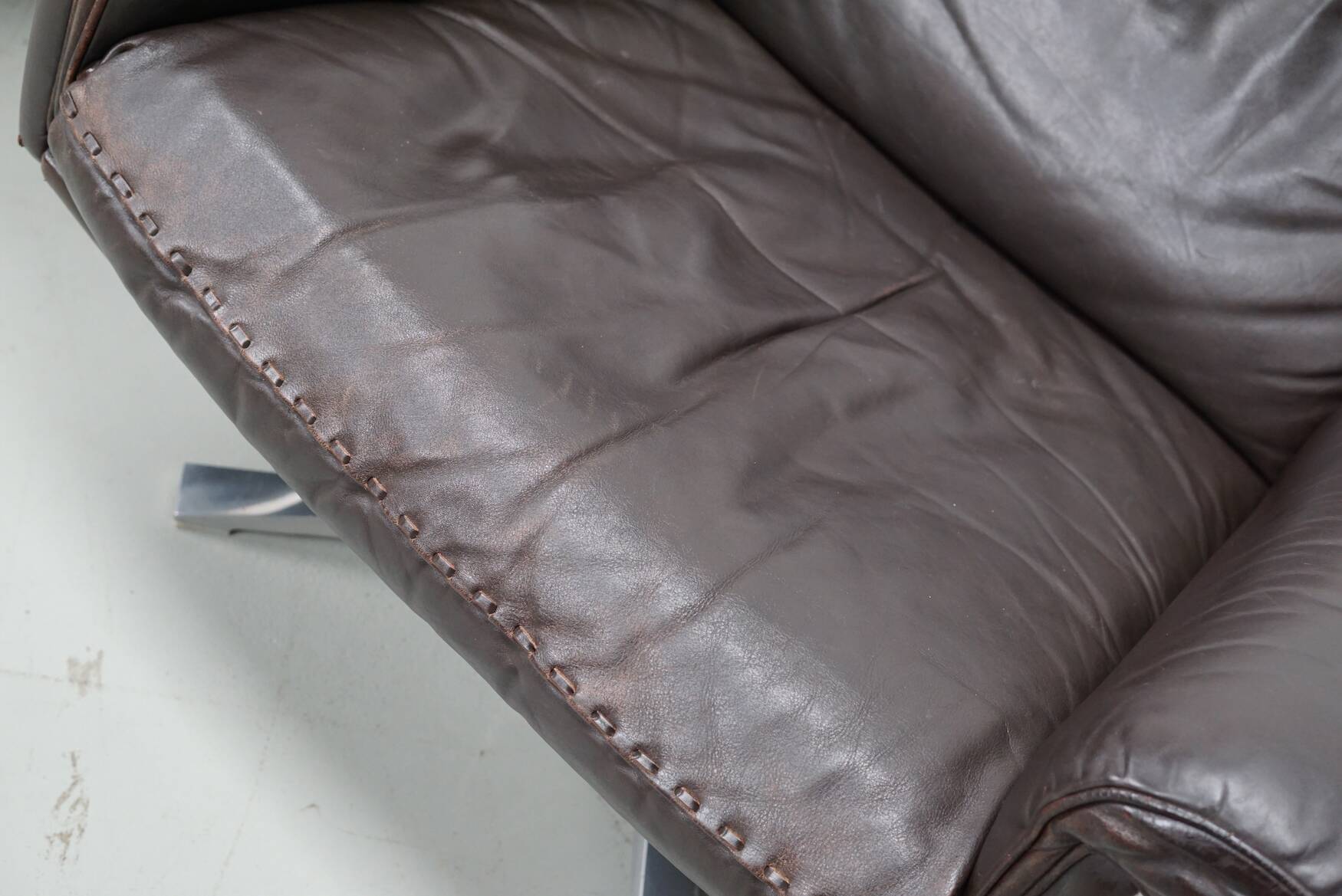 Pair of Vintage De Sede DS-31 Swivel Armchairs in Brown Leather