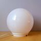 Lampe globe en opaline, Ikea.