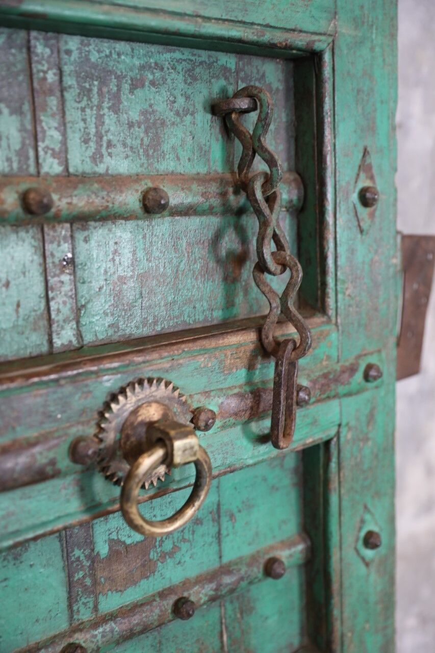 Indian door 2 leaves with closure and rings