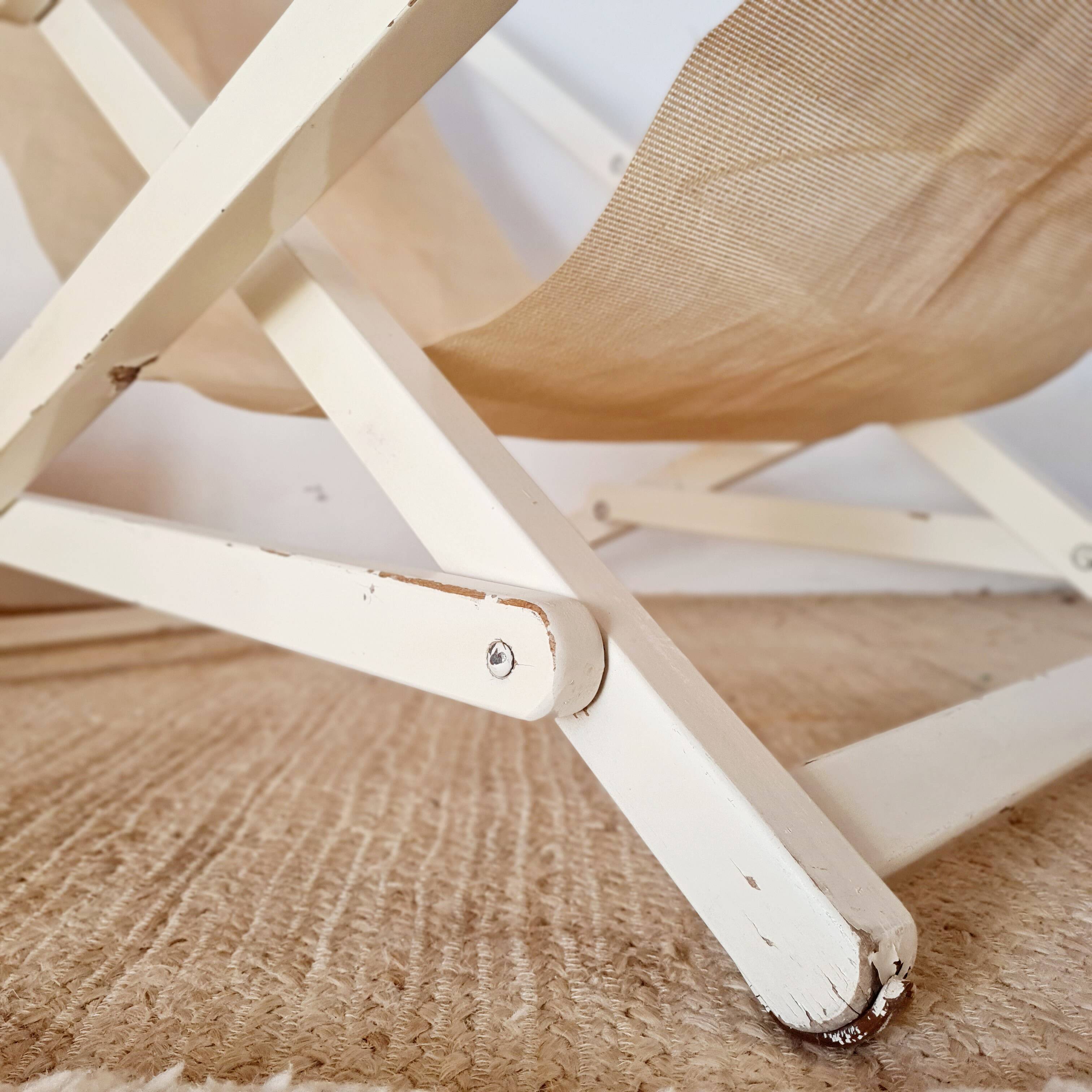 Old white wood deck chair Triconfort