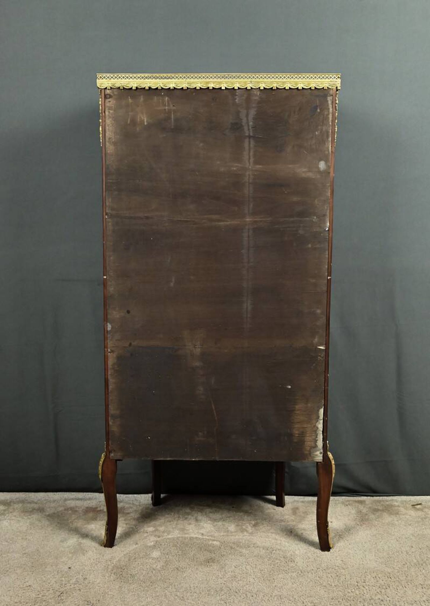 Small mahogany display cabinet, Louis XV to Louis XVI transition style – early 20th century.