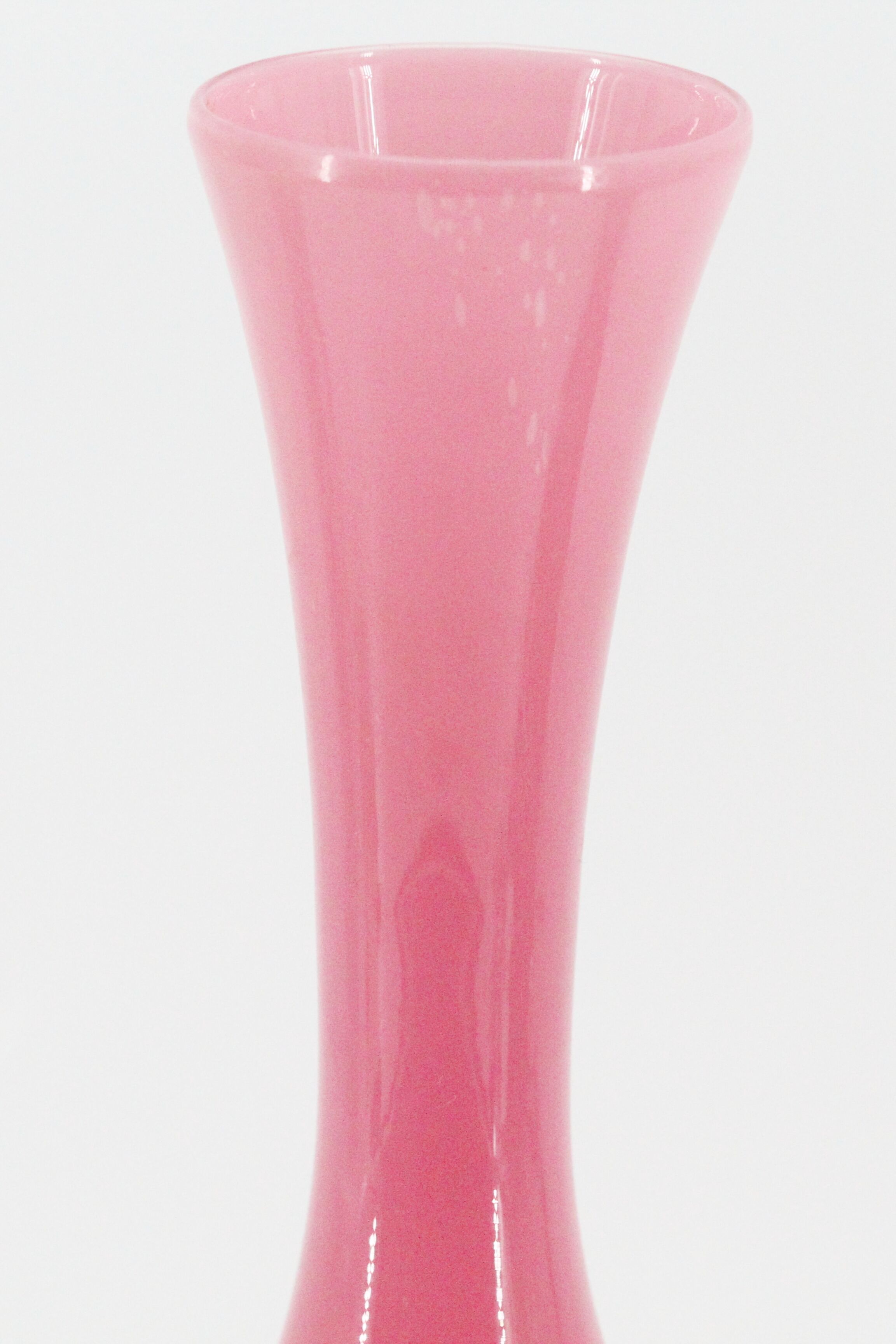 Vase en opaline rose et blanc