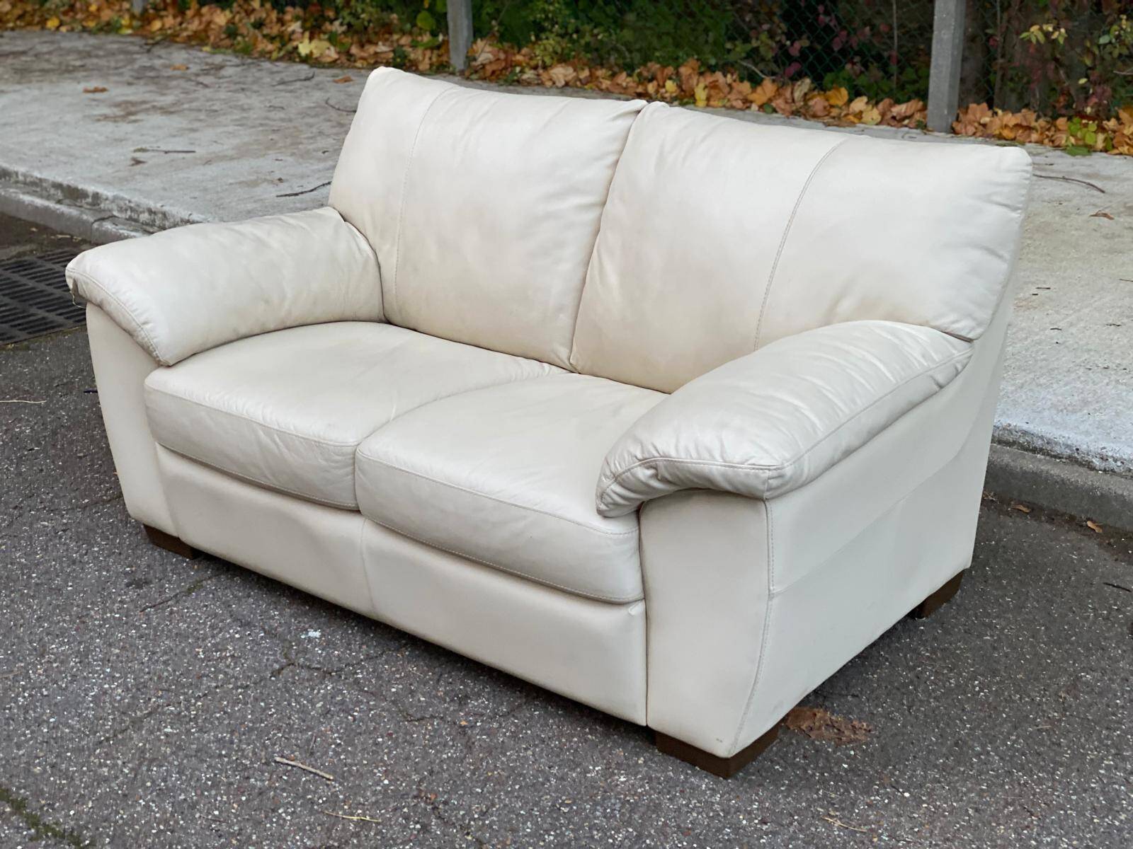 Canapé 2 places scandinave en cuir véritable beige