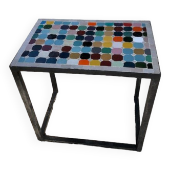 Table in rectangular zelliges