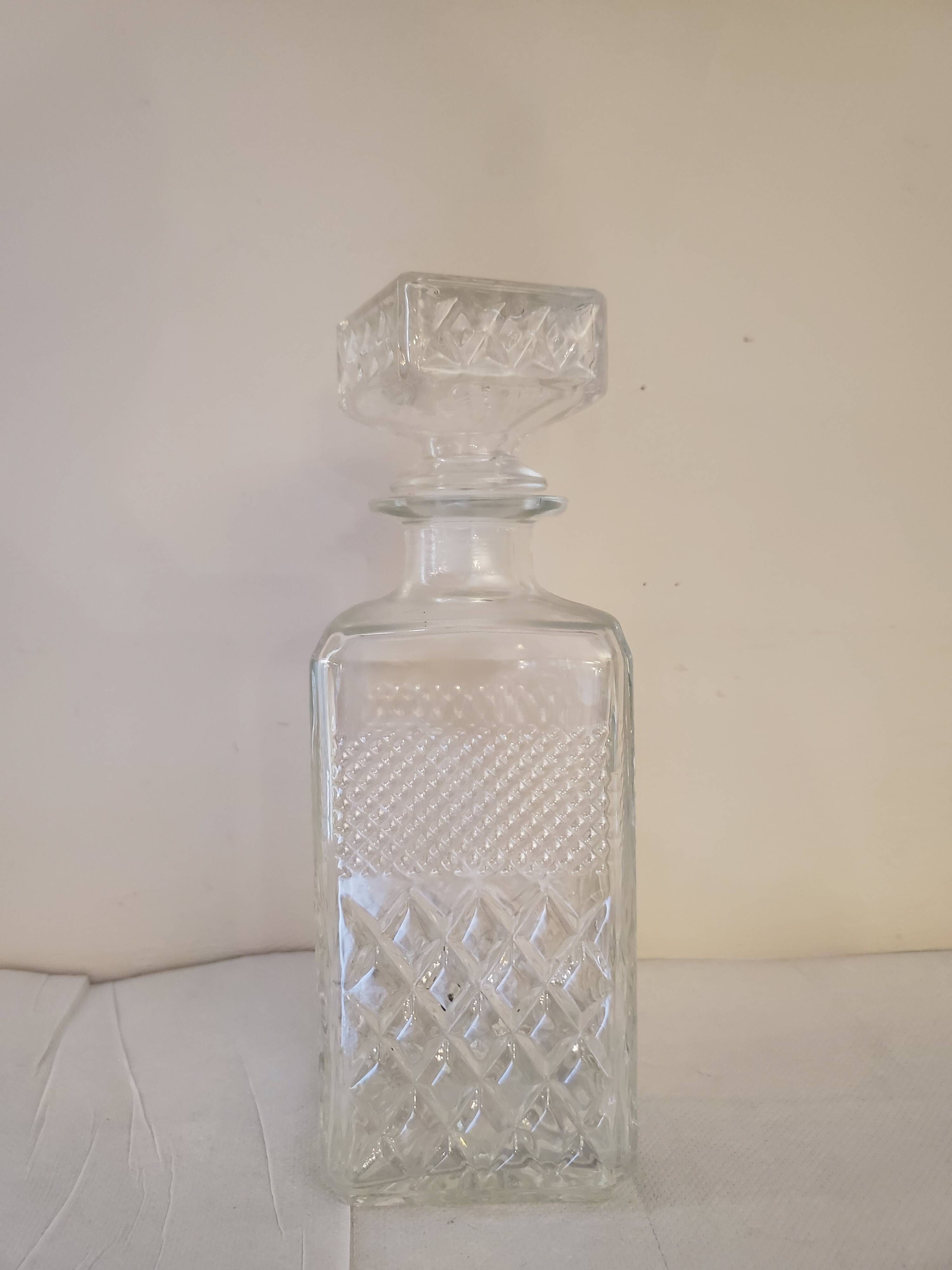 Carafe in chiseled glass 60's