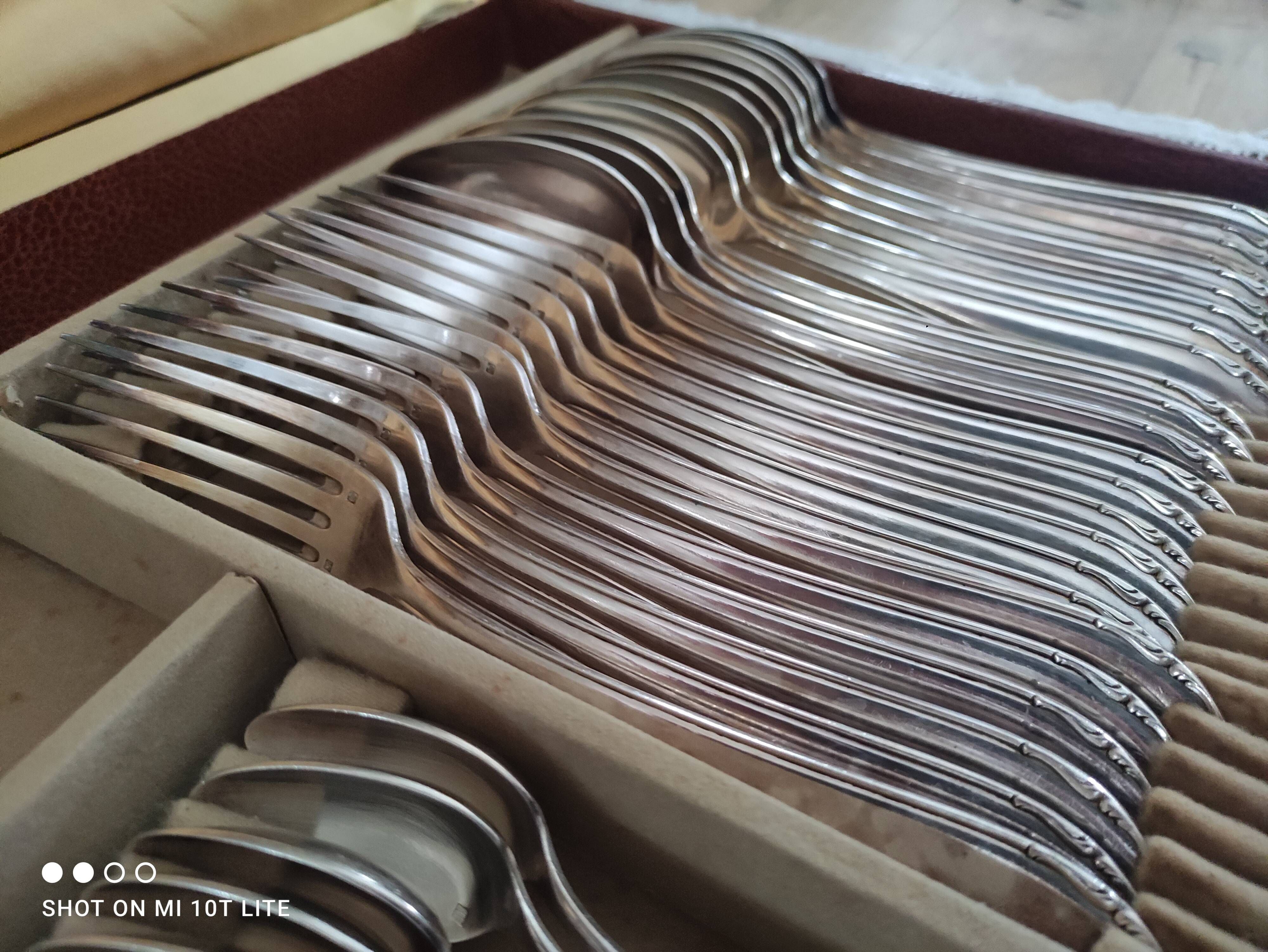 37-piece cutlery set in silver-plated metal in its original box