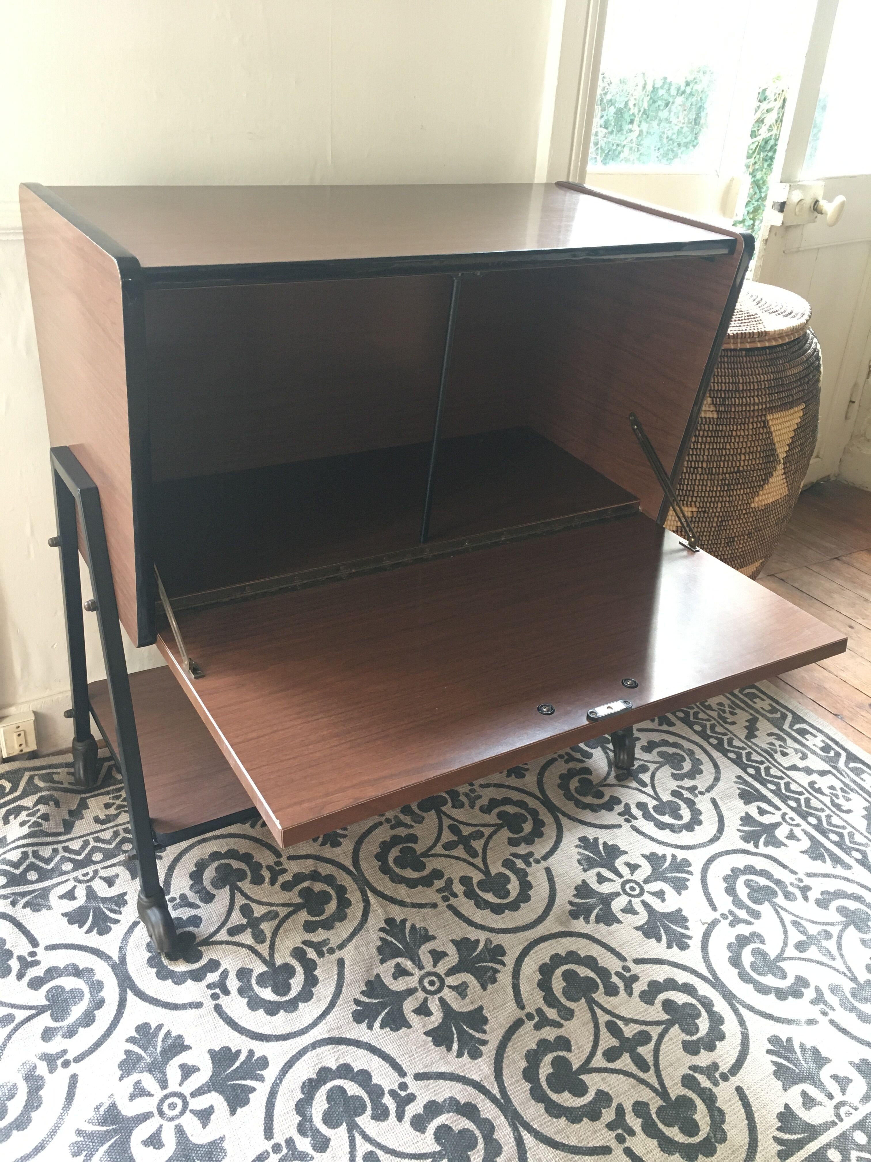 Meuble bar à roulettes en formica 50/60