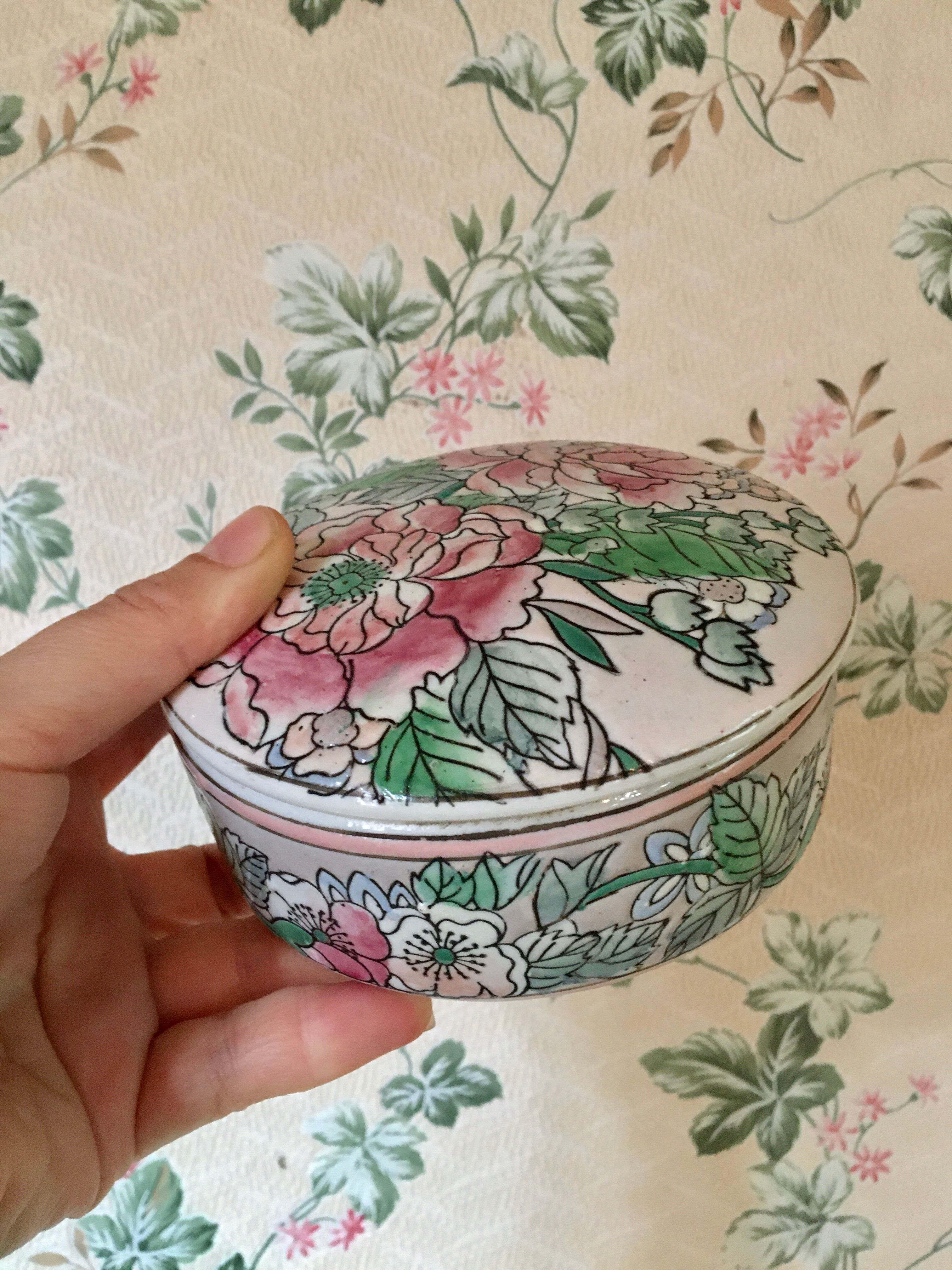 Flowery jewelry box