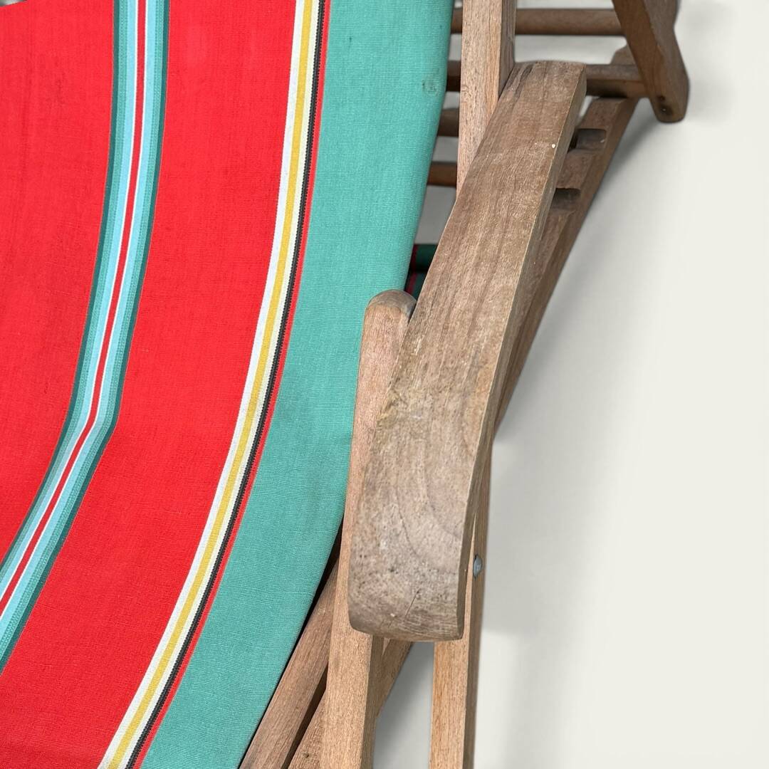 Vintage deck chair with striped green and red fabric, original patina.