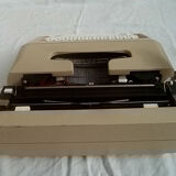 Typewriter Olivetti lettera 35