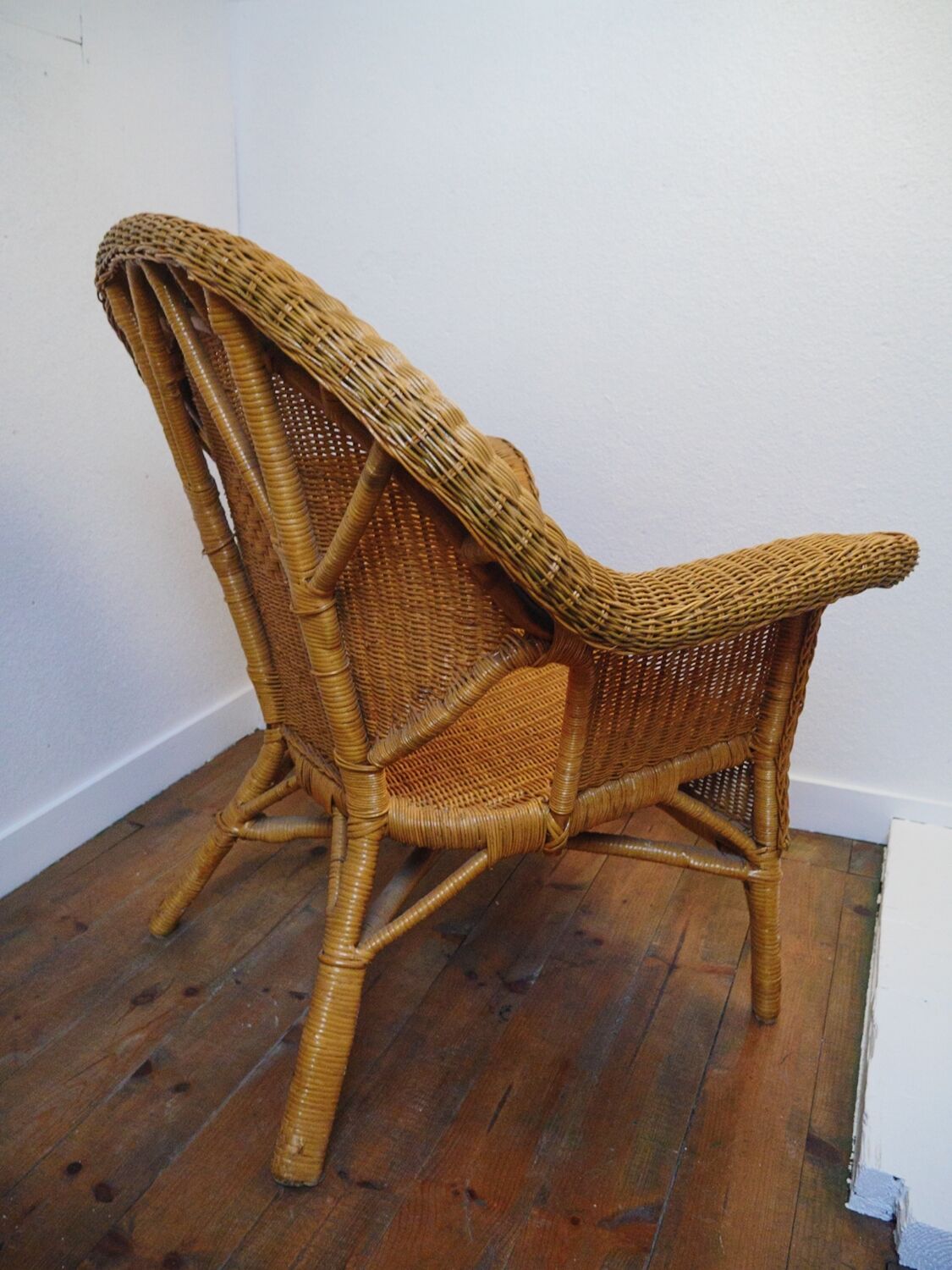 2 rattan armchairs