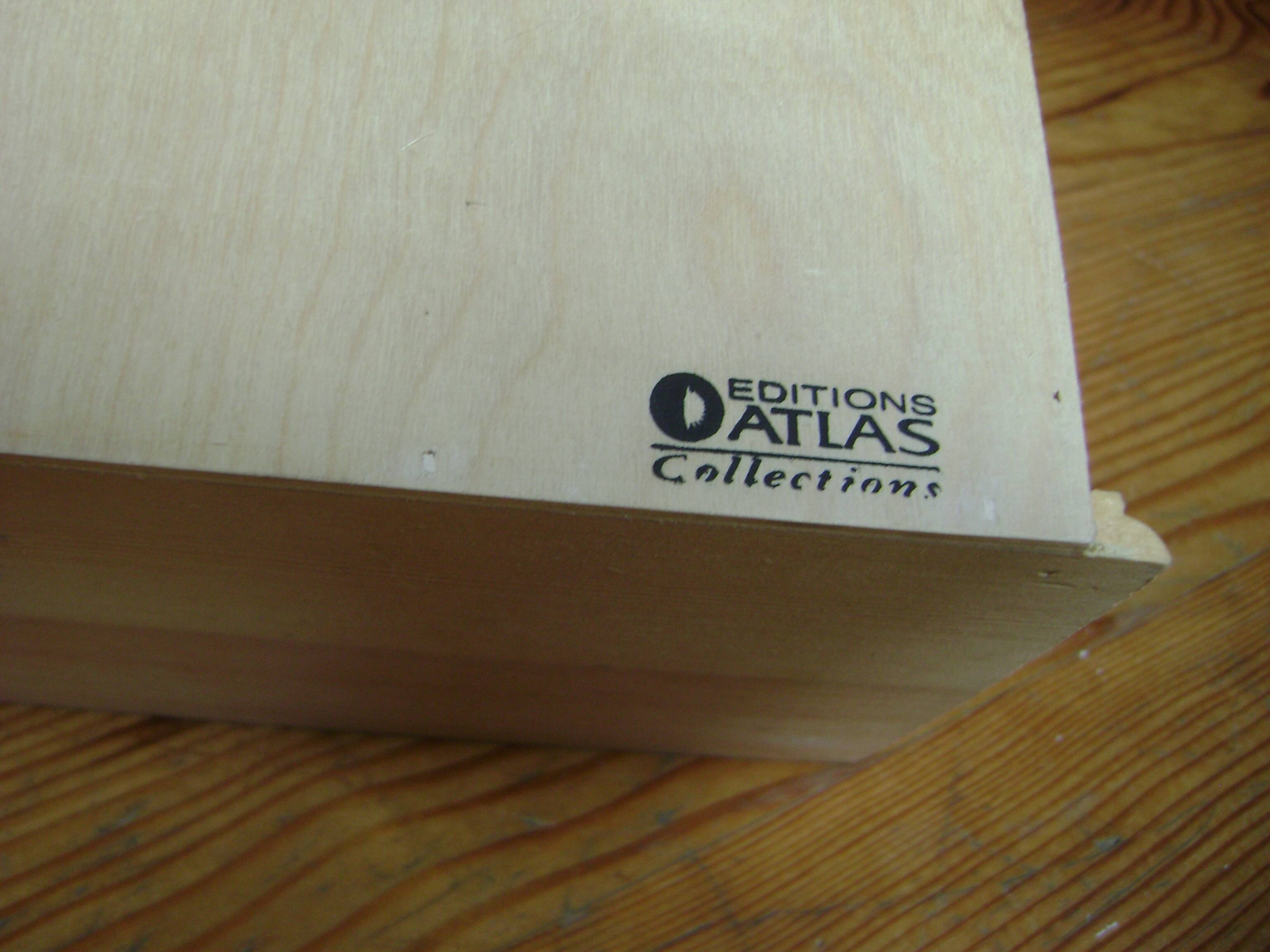 small wooden drawer unit