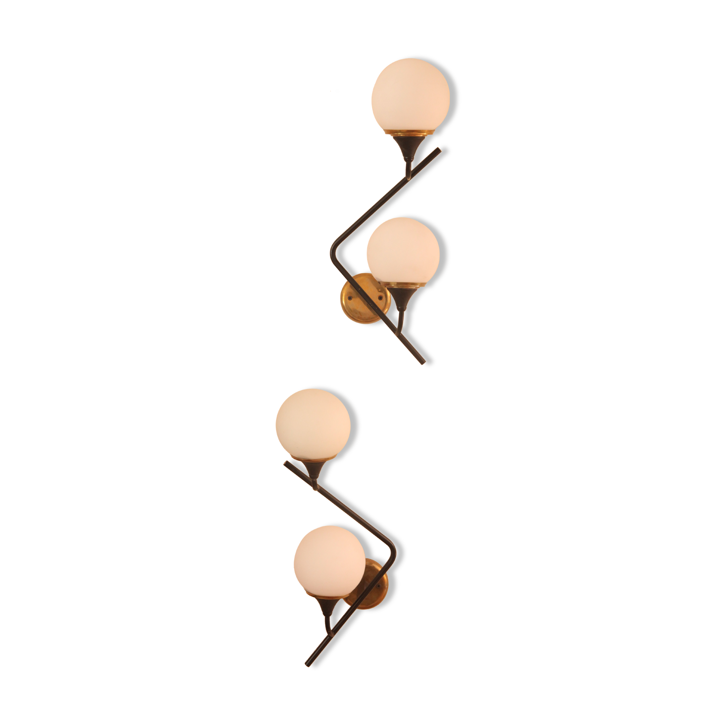 Pair of Italian sconces made of metal, opaline and brass