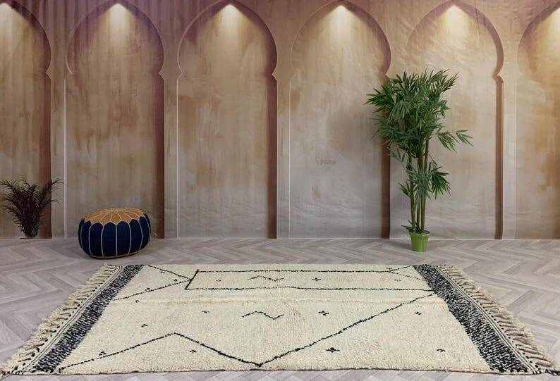 Moroccan rug in natural wool, 250cm x 150cm