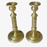 Pair of chiselled brass candlesticks from the 19th century.
